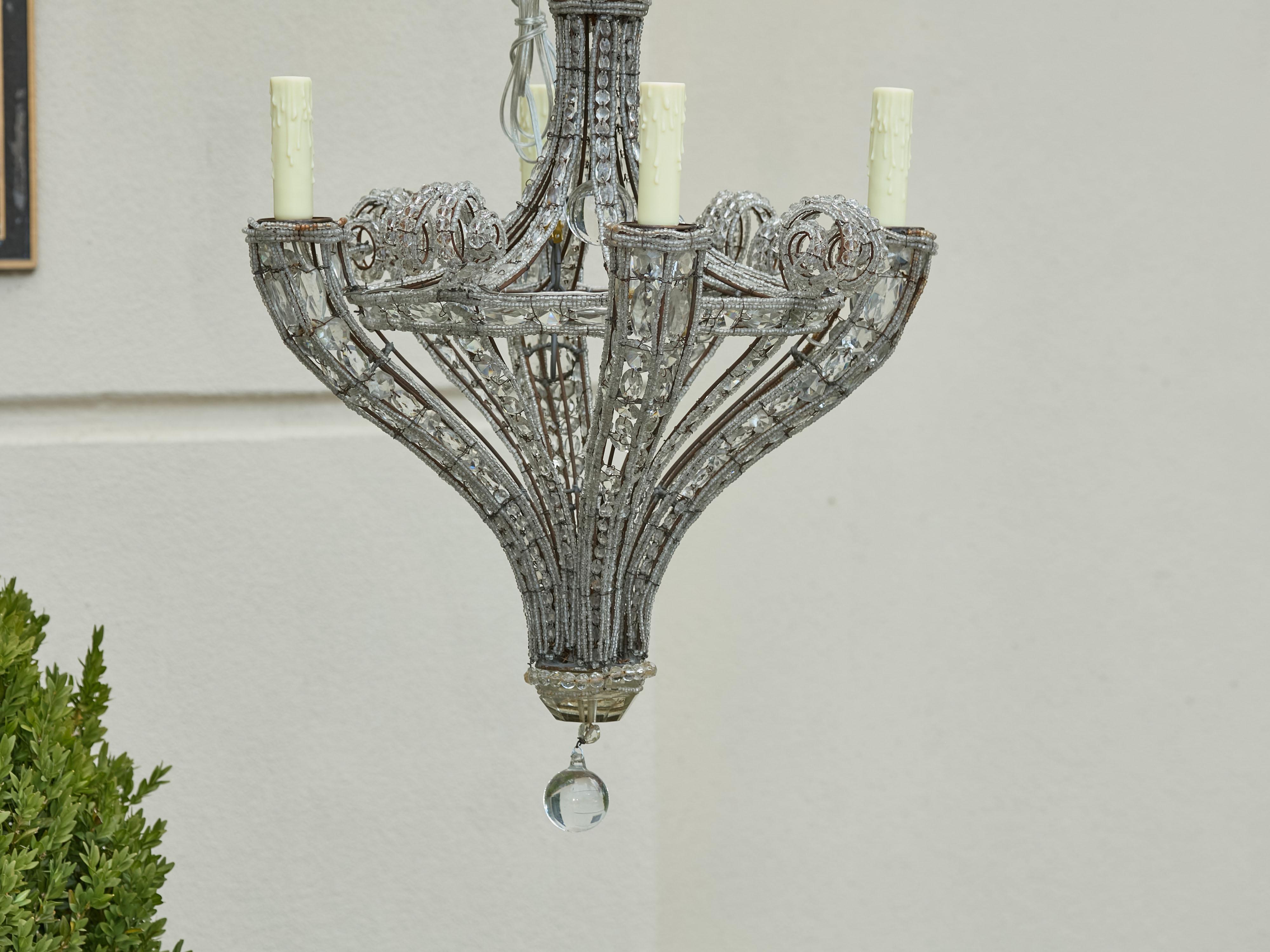 Francese Lampadario francese a quattro luci degli anni '20 con cristalli sfaccettati e fili di perline in vendita