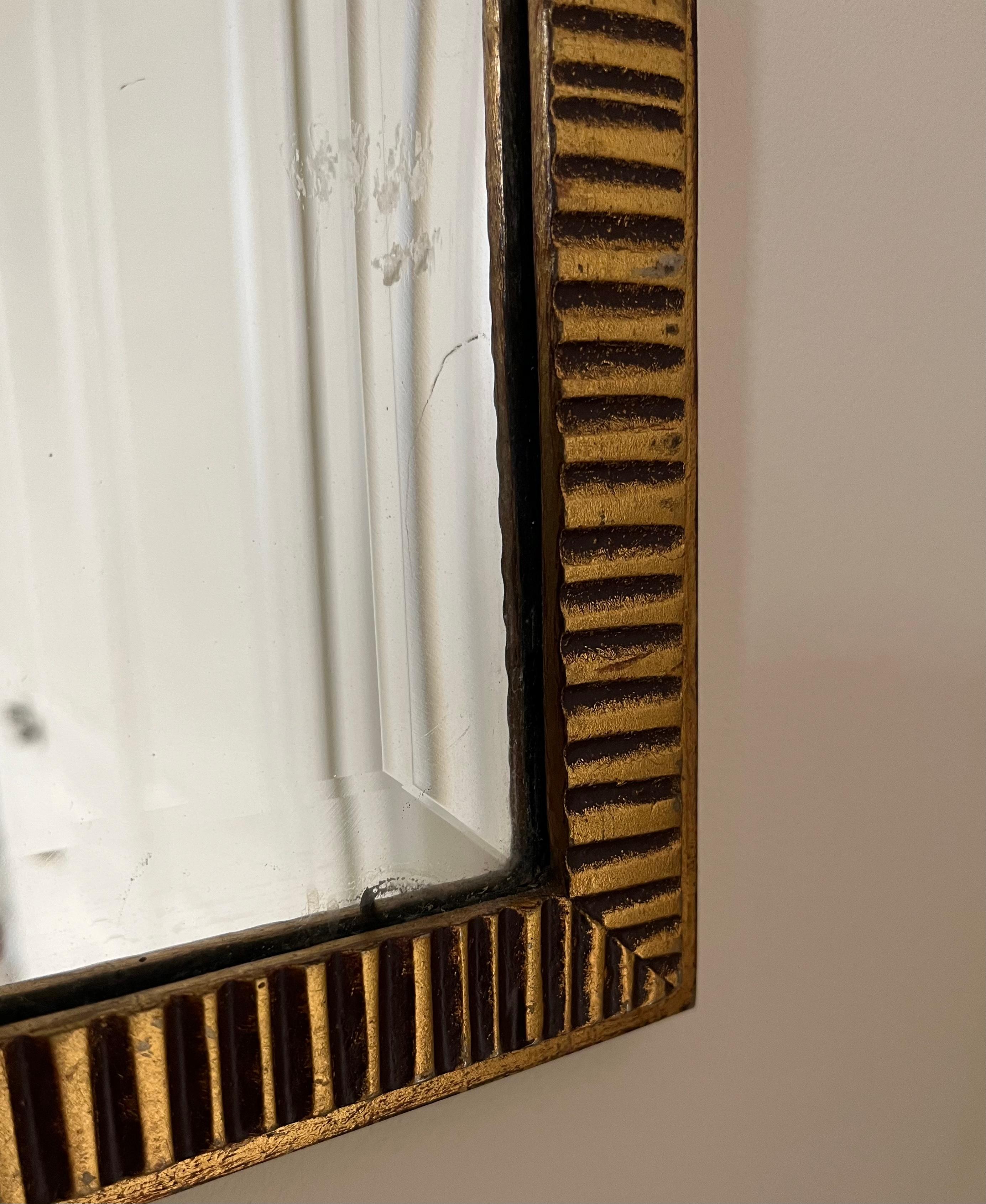 Französischer Spiegel aus vergoldetem Schmiedeeisen aus den 1920er Jahren (Handgeschnitzt) im Angebot
