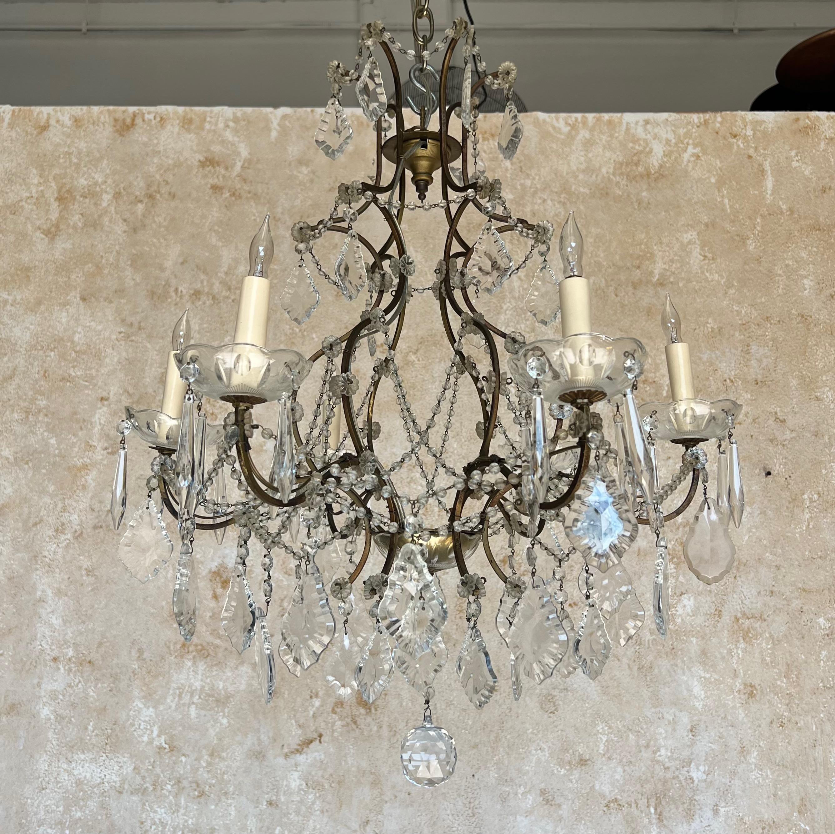 Louis XV Lustre à six bras en verre et cristal français des années 1920 en vente