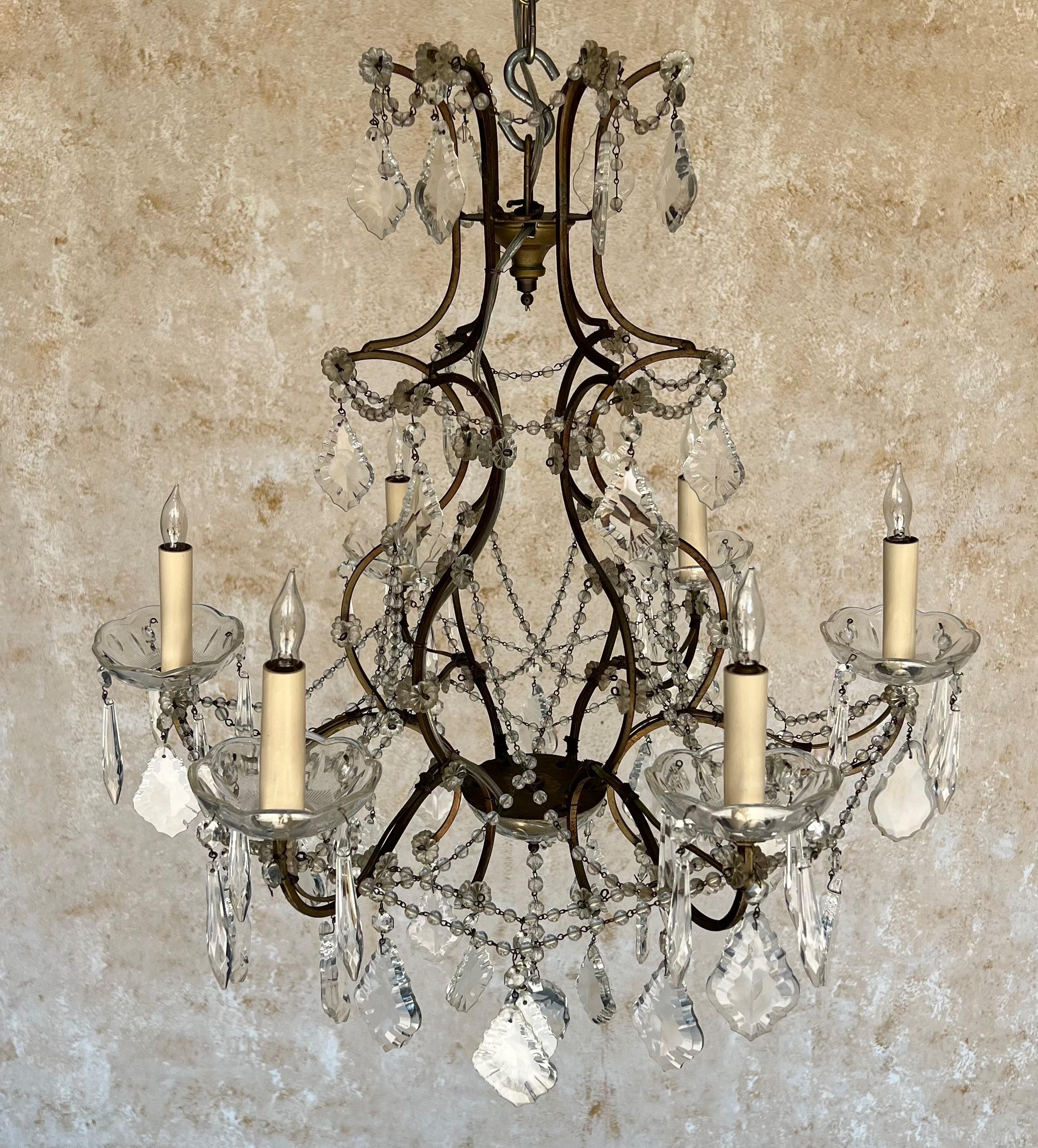 Français Lustre à six bras en verre et cristal français des années 1920 en vente