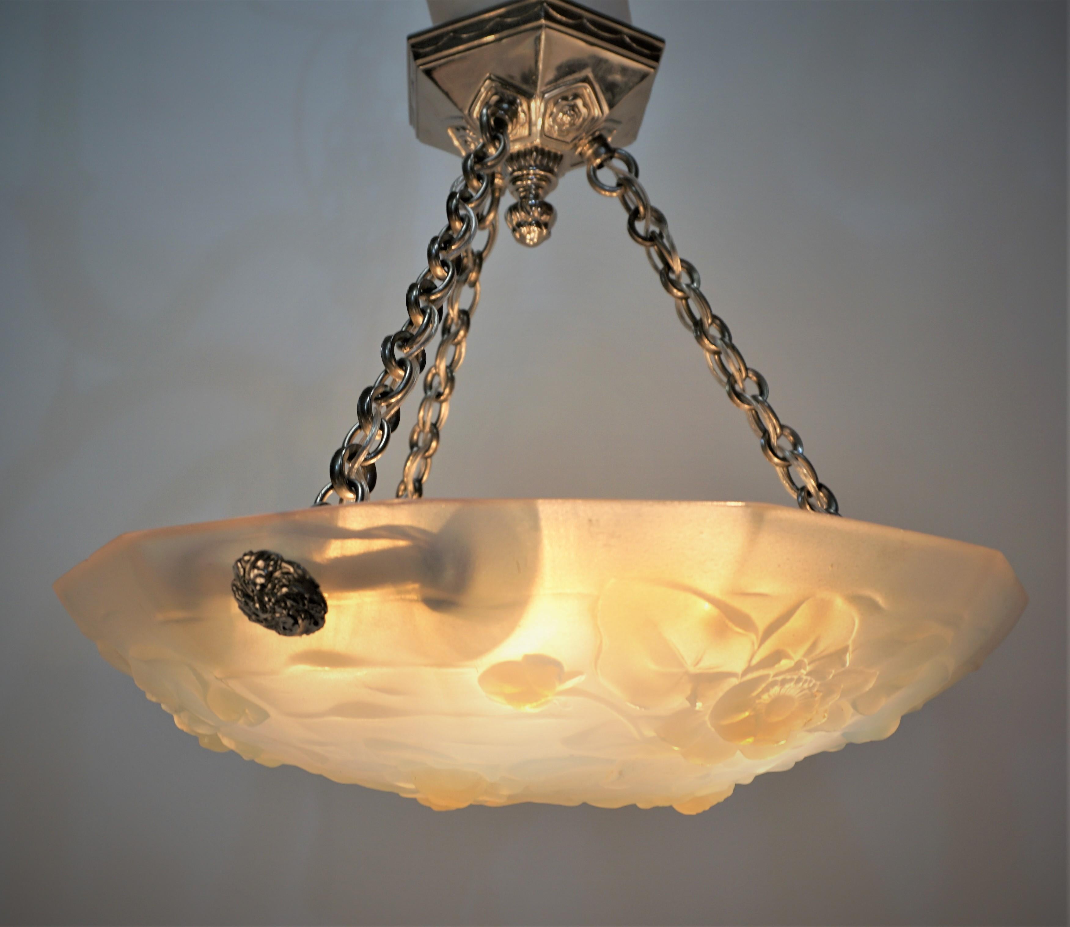 Early 20th Century French 1920's Lalique Style Art Deco Chandelier For Sale