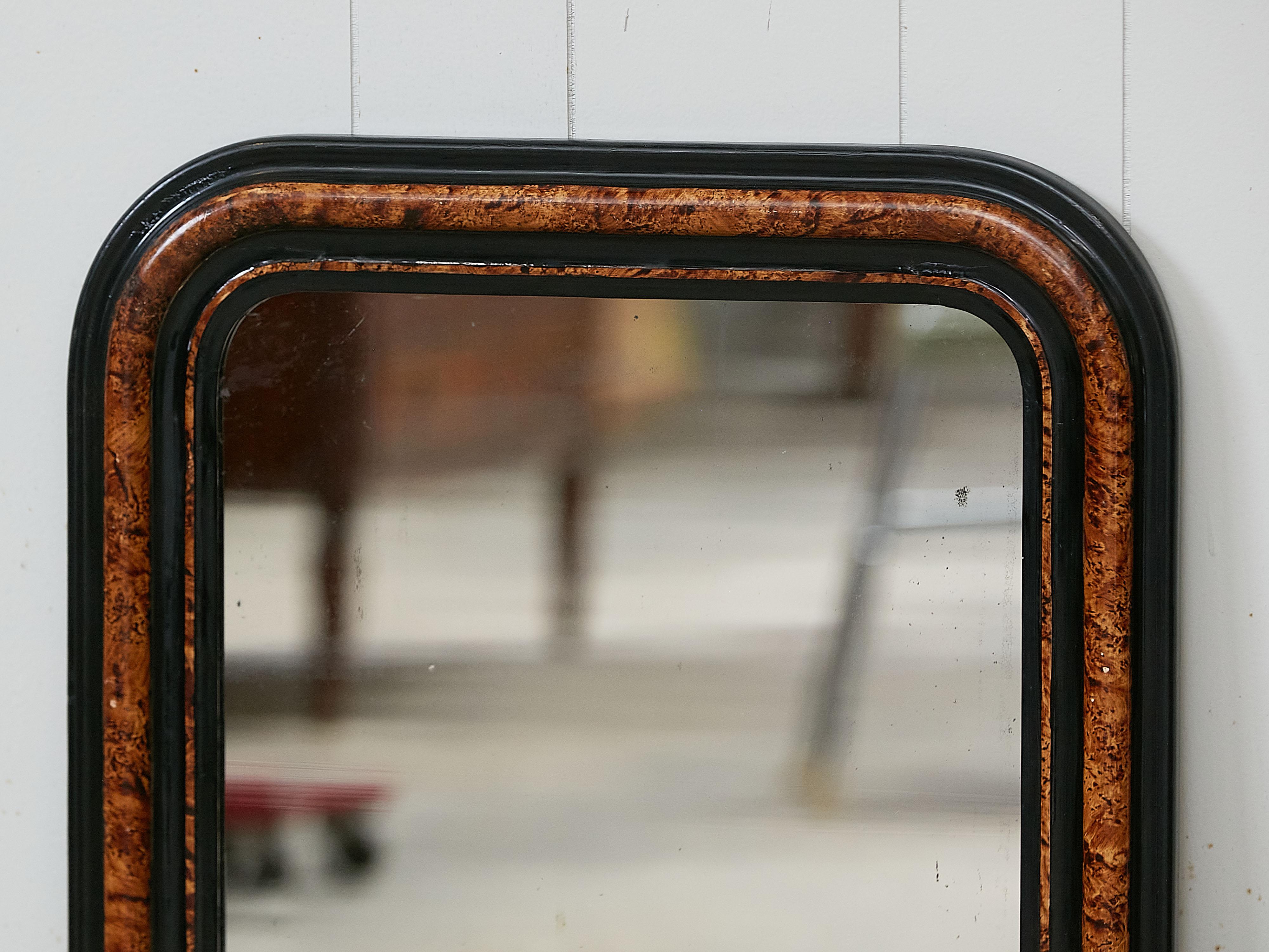 Peint Miroir d'inspiration Louis-Philippe des années 1900 avec cadre peint de style écaille en vente