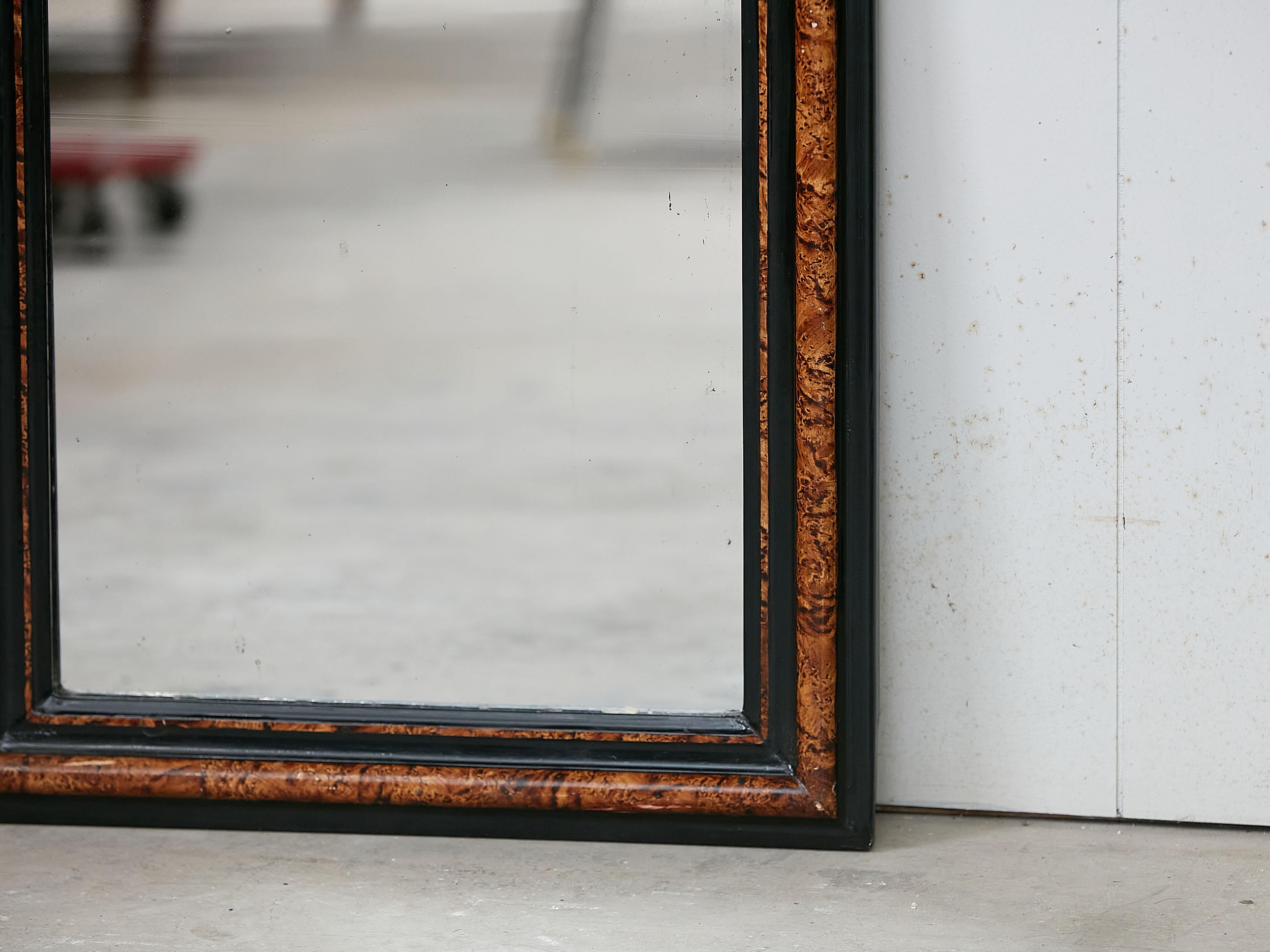 20ième siècle Miroir d'inspiration Louis-Philippe des années 1900 avec cadre peint de style écaille en vente