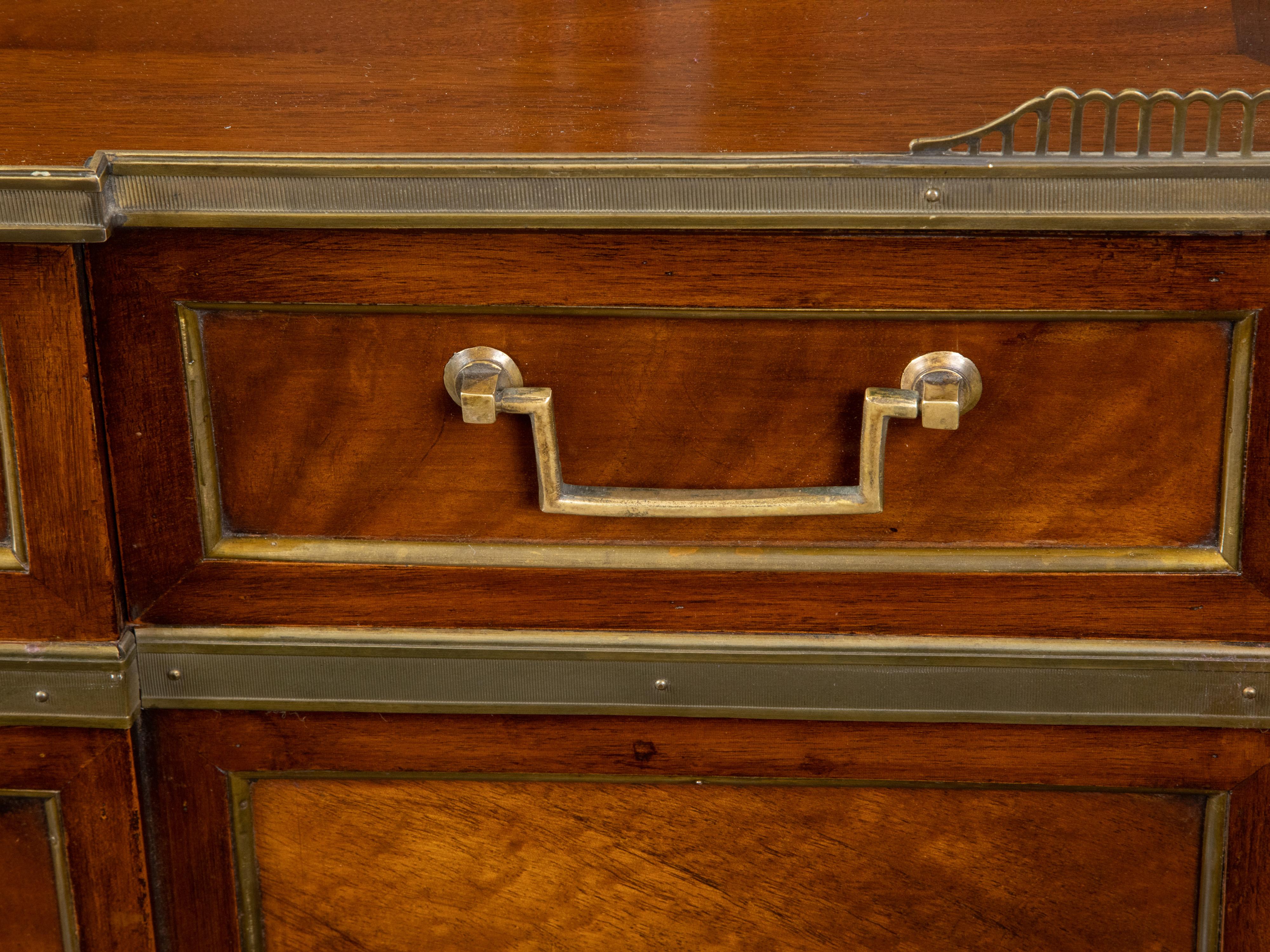 French 1920s Mahogany Five-Drawer Commode with Bronze Mounts and Fluted Motifs For Sale 5