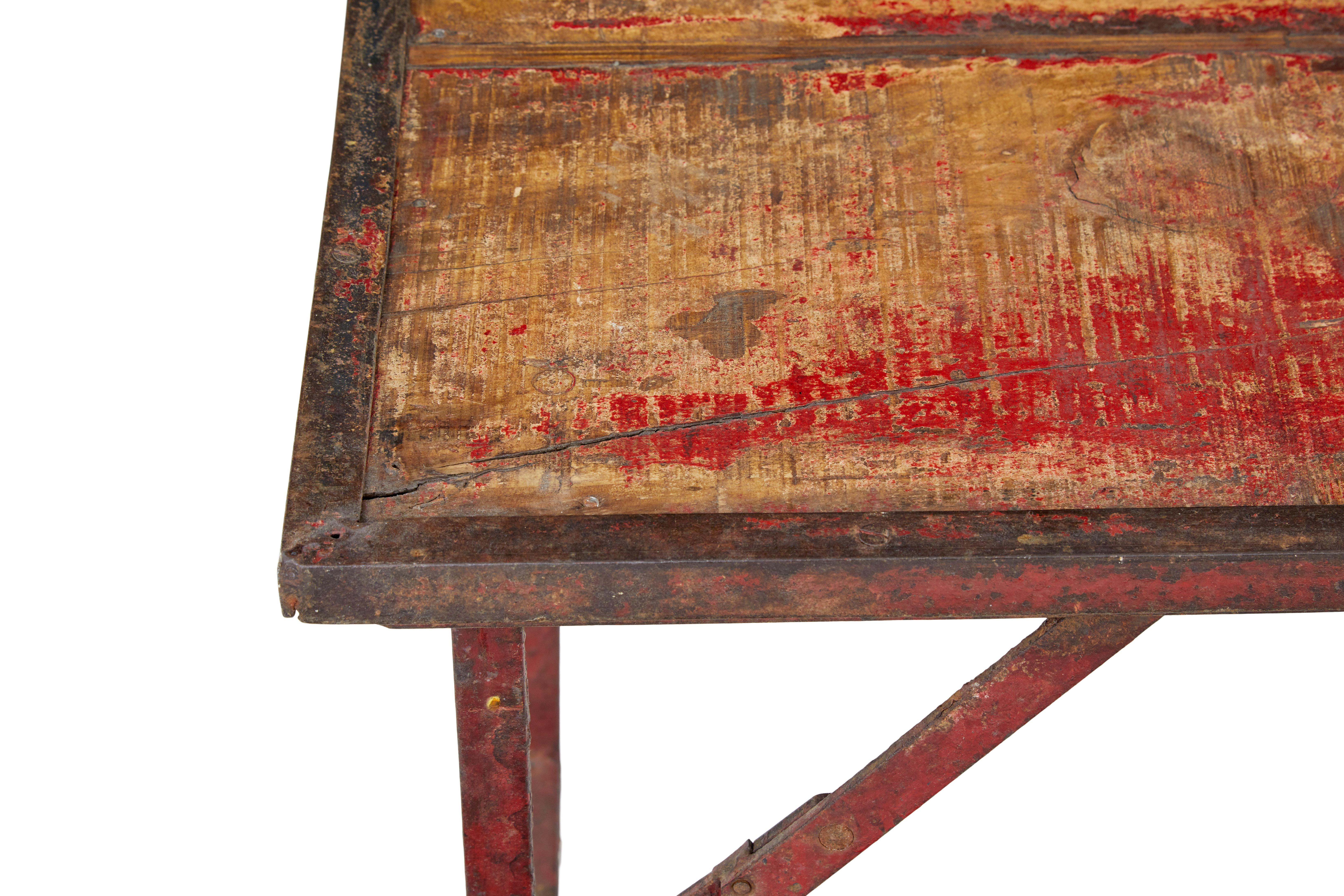 French 1920’s painted folding metalwork table For Sale 1