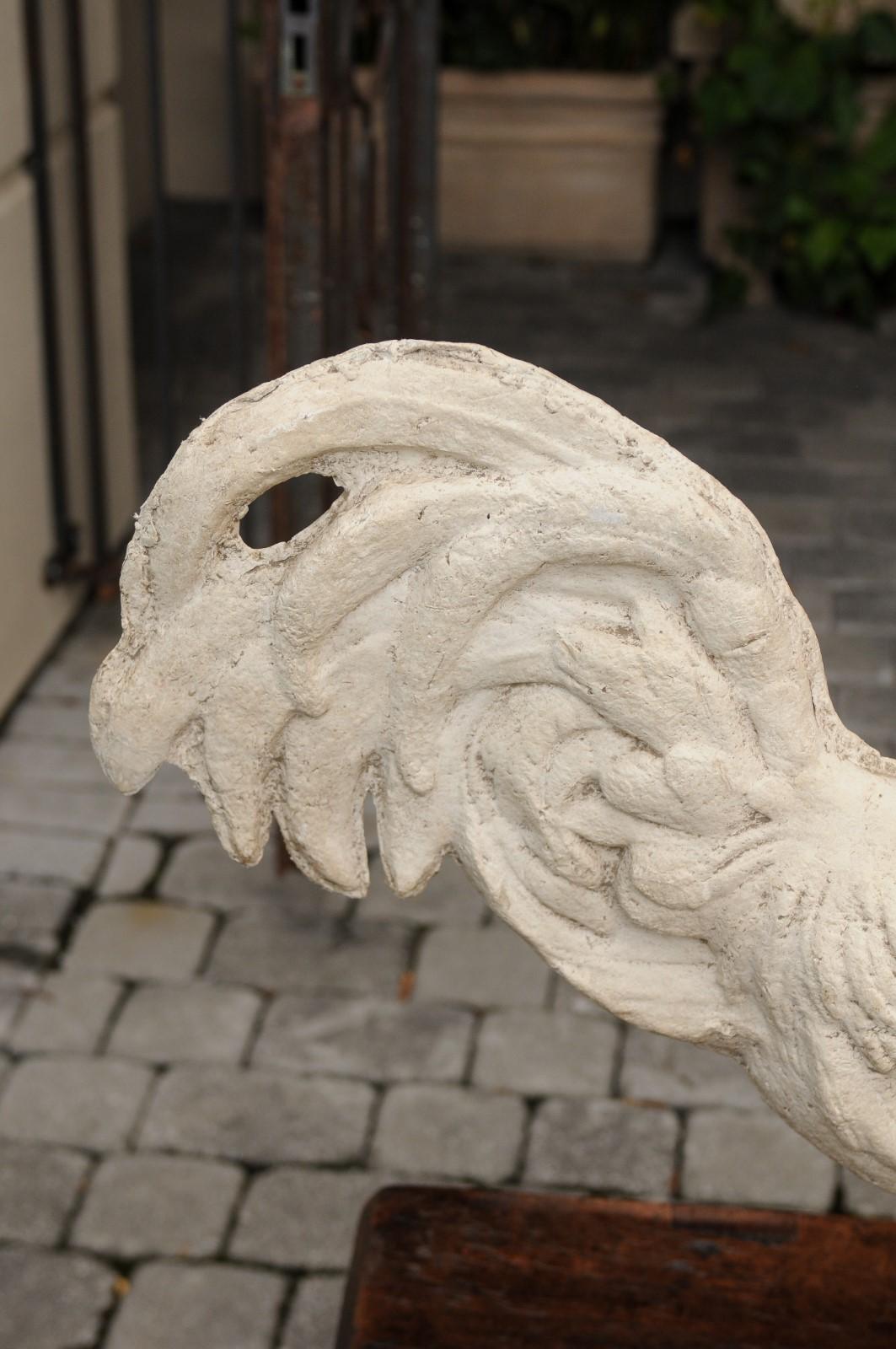 Sculpture de coq en papier mâché polychrome des années 1920 montée sur une base en métal en vente 3