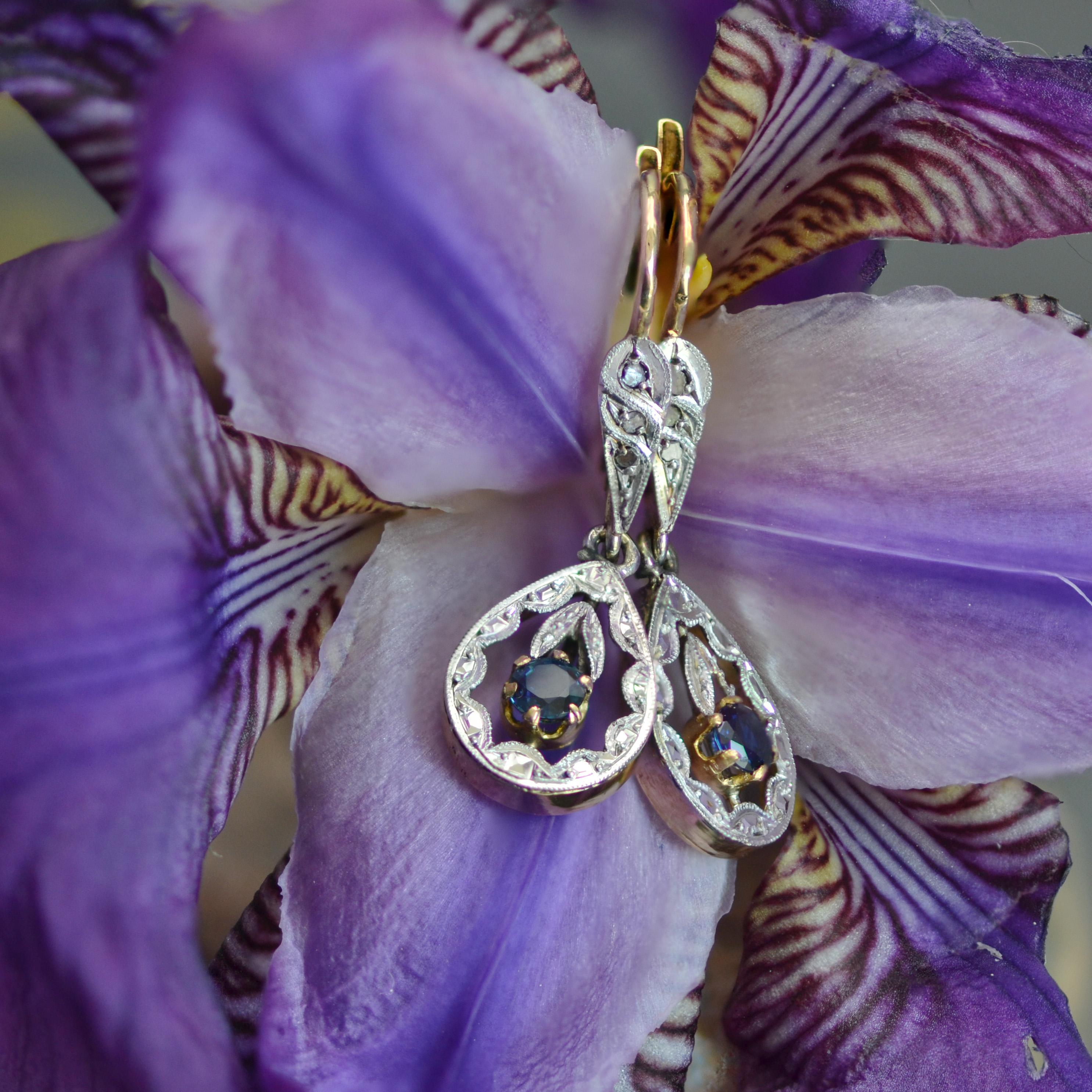 Women's French 1920s Sapphire Diamonds 18 Karat Yellow White Gold Dangle Earrings For Sale