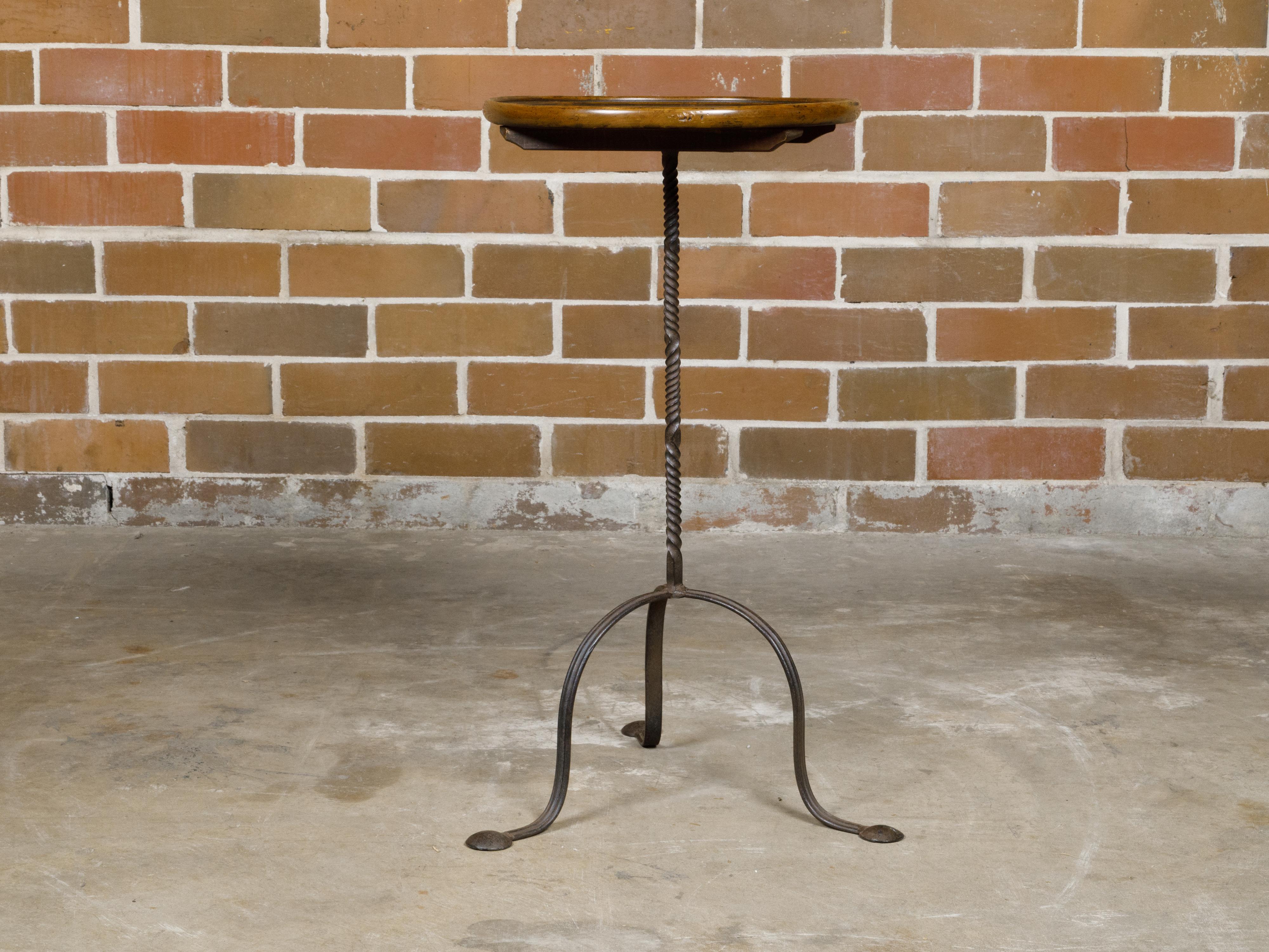 French 1920s Side Table with Round Wooden Tray Top and Iron Base For Sale 6