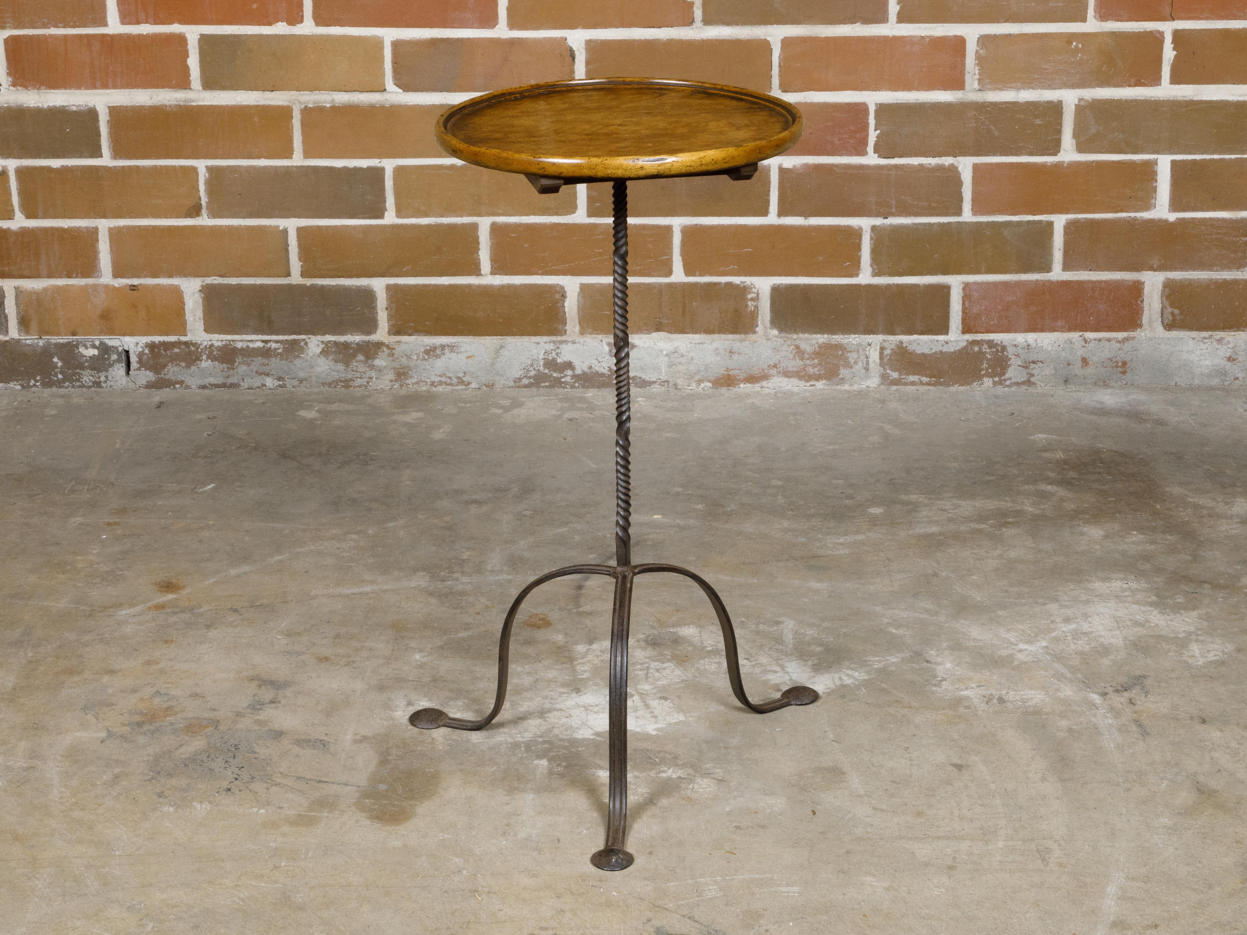 French 1920s Side Table with Round Wooden Tray Top and Iron Base For Sale 3