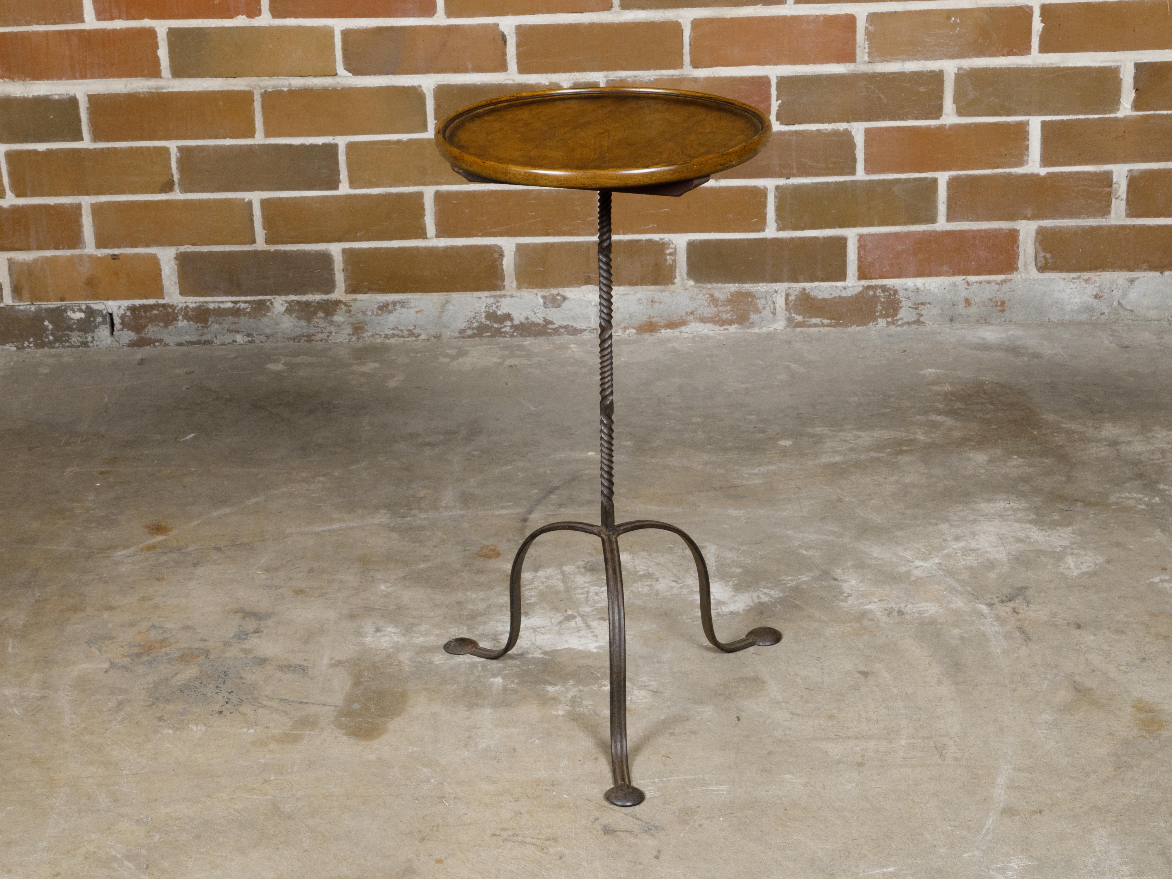 French 1920s Side Table with Round Wooden Tray Top and Iron Base For Sale 4