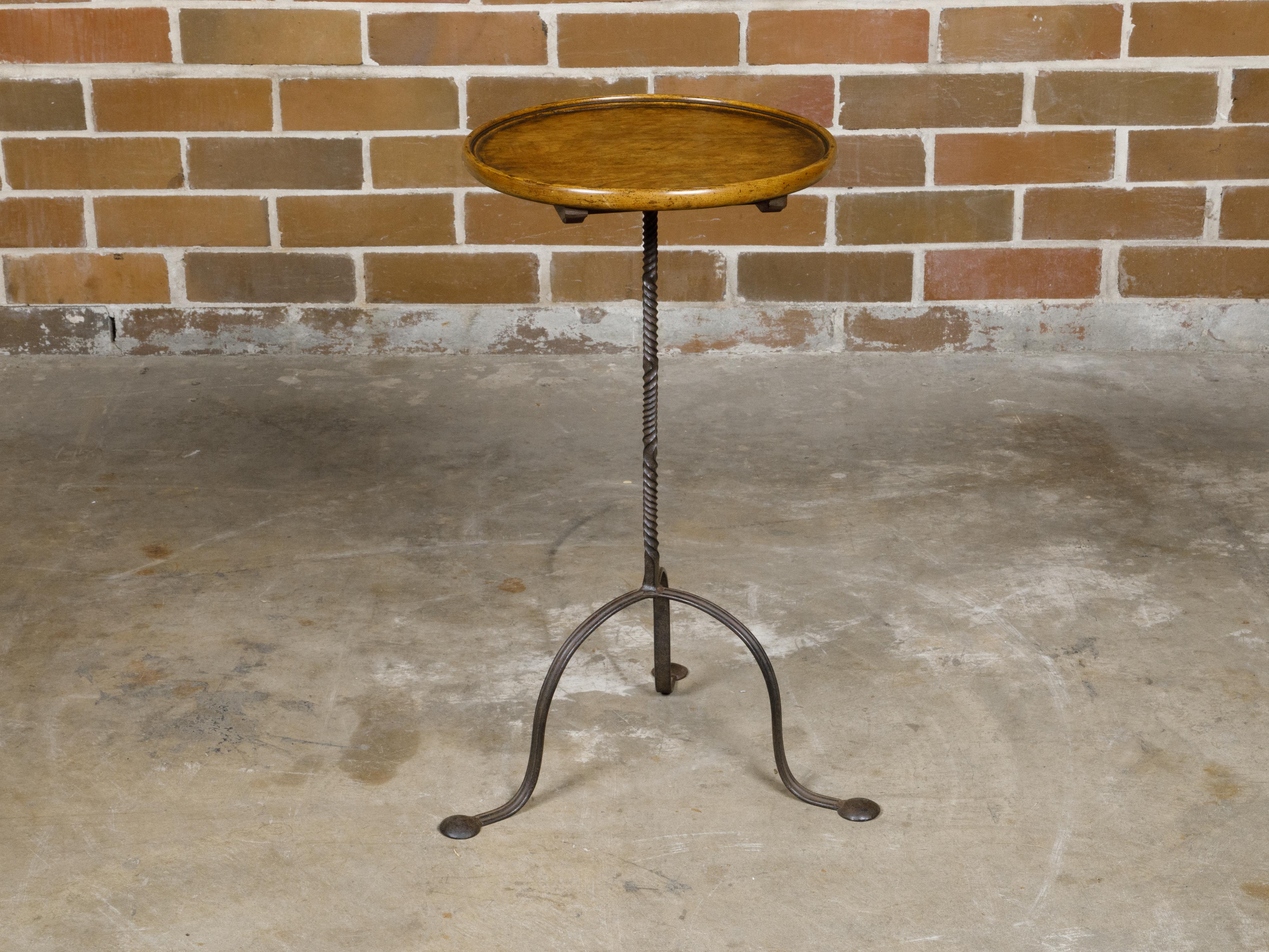 French 1920s Side Table with Round Wooden Tray Top and Iron Base For Sale 5