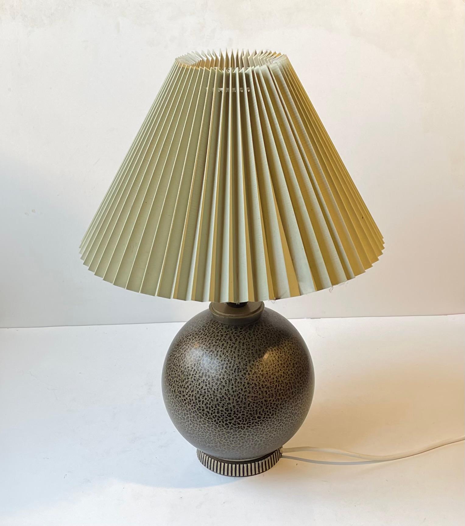 French 1920s Table Lamp in the Style Jean Besnard, Black - Gold Craquelé For Sale 3