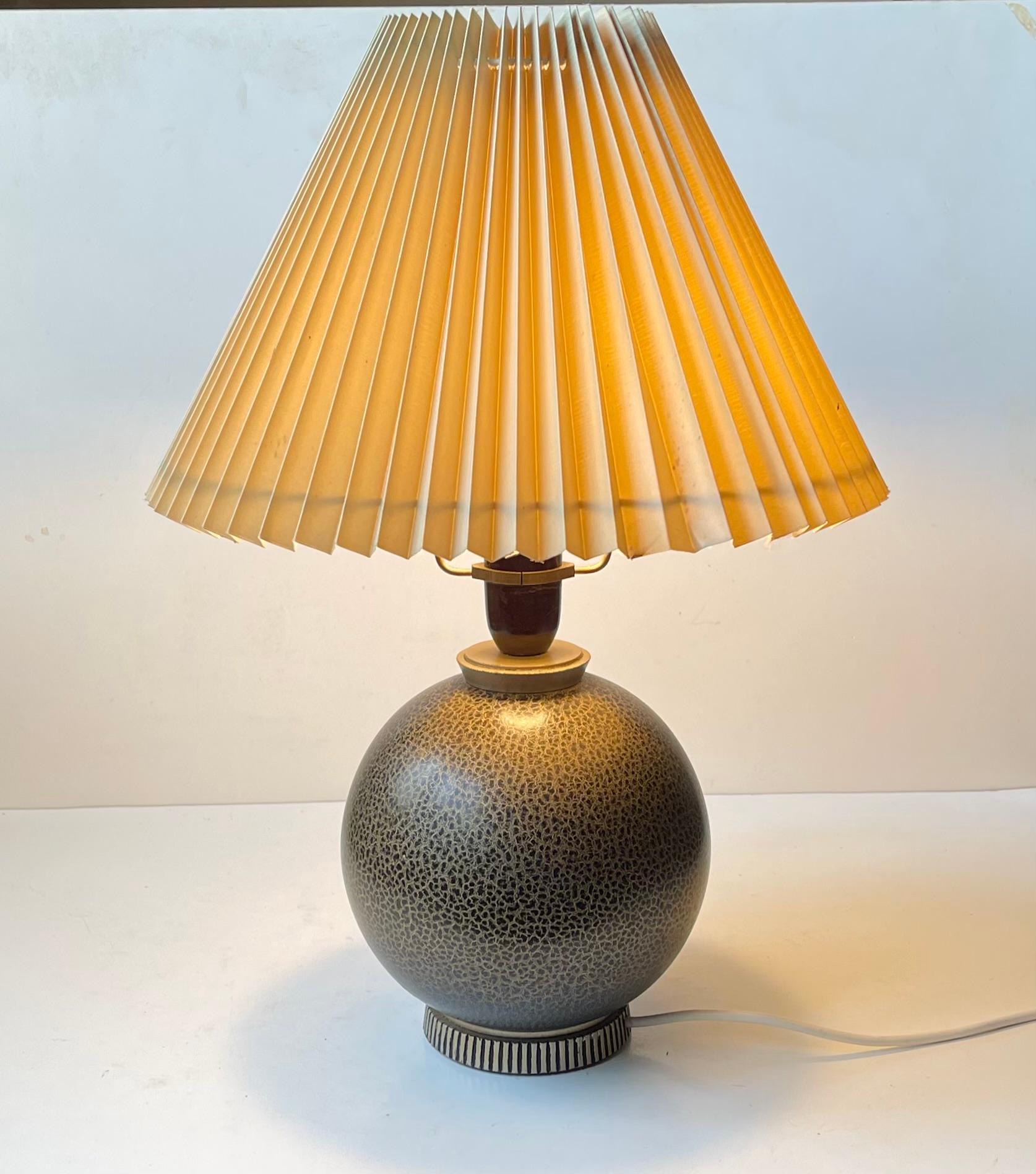 French 1920s Table Lamp in the Style Jean Besnard, Black - Gold Craquelé For Sale 4