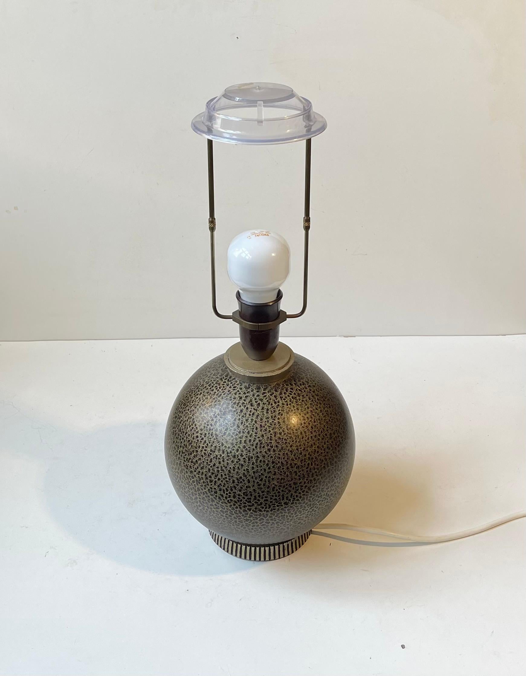 French 1920s Table Lamp in the Style Jean Besnard, Black - Gold Craquelé In Good Condition For Sale In Esbjerg, DK