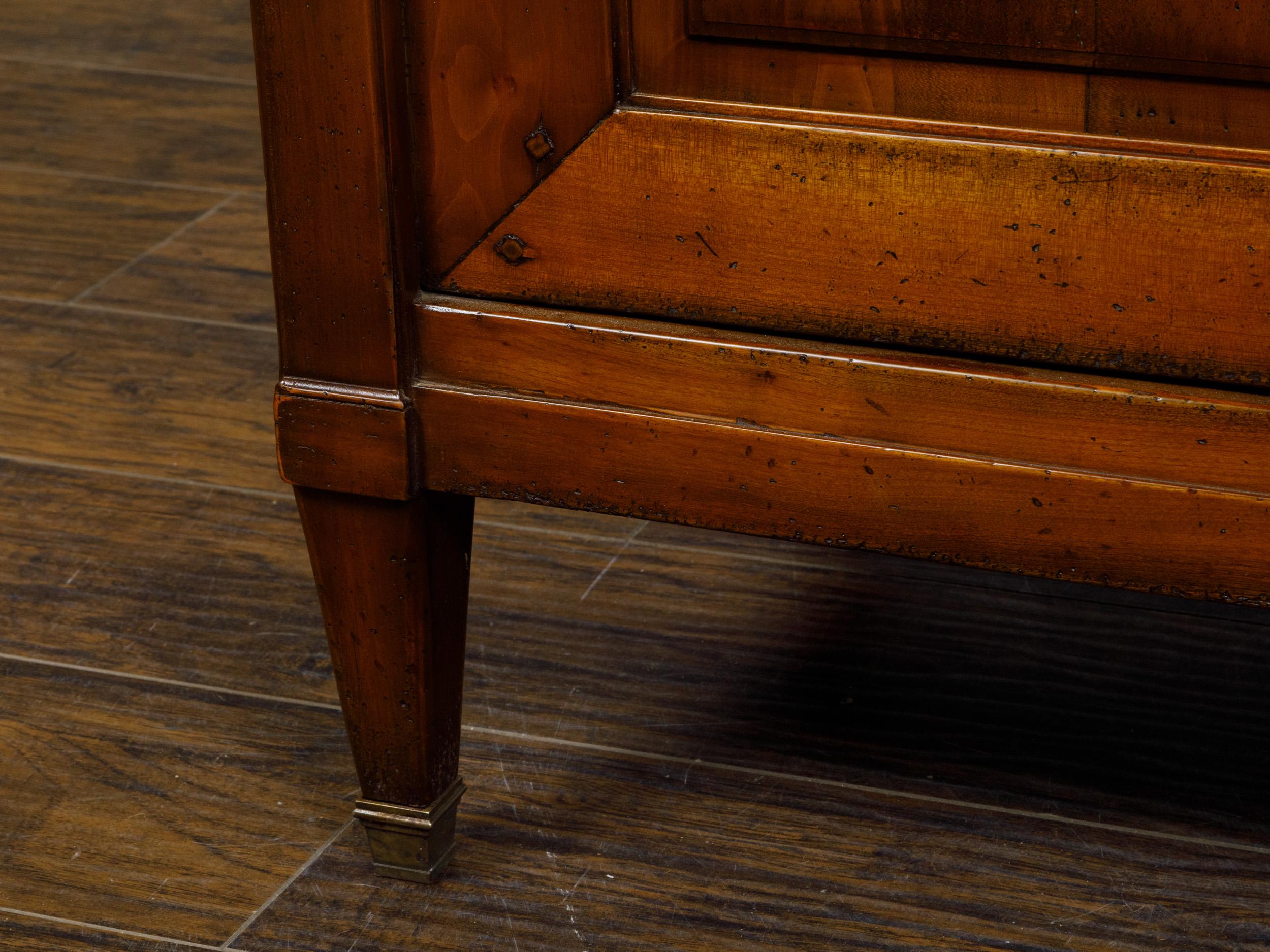 Enfilade francese del 1920 in noce con tre cassetti e tre ante, gambe affusolate in vendita 5