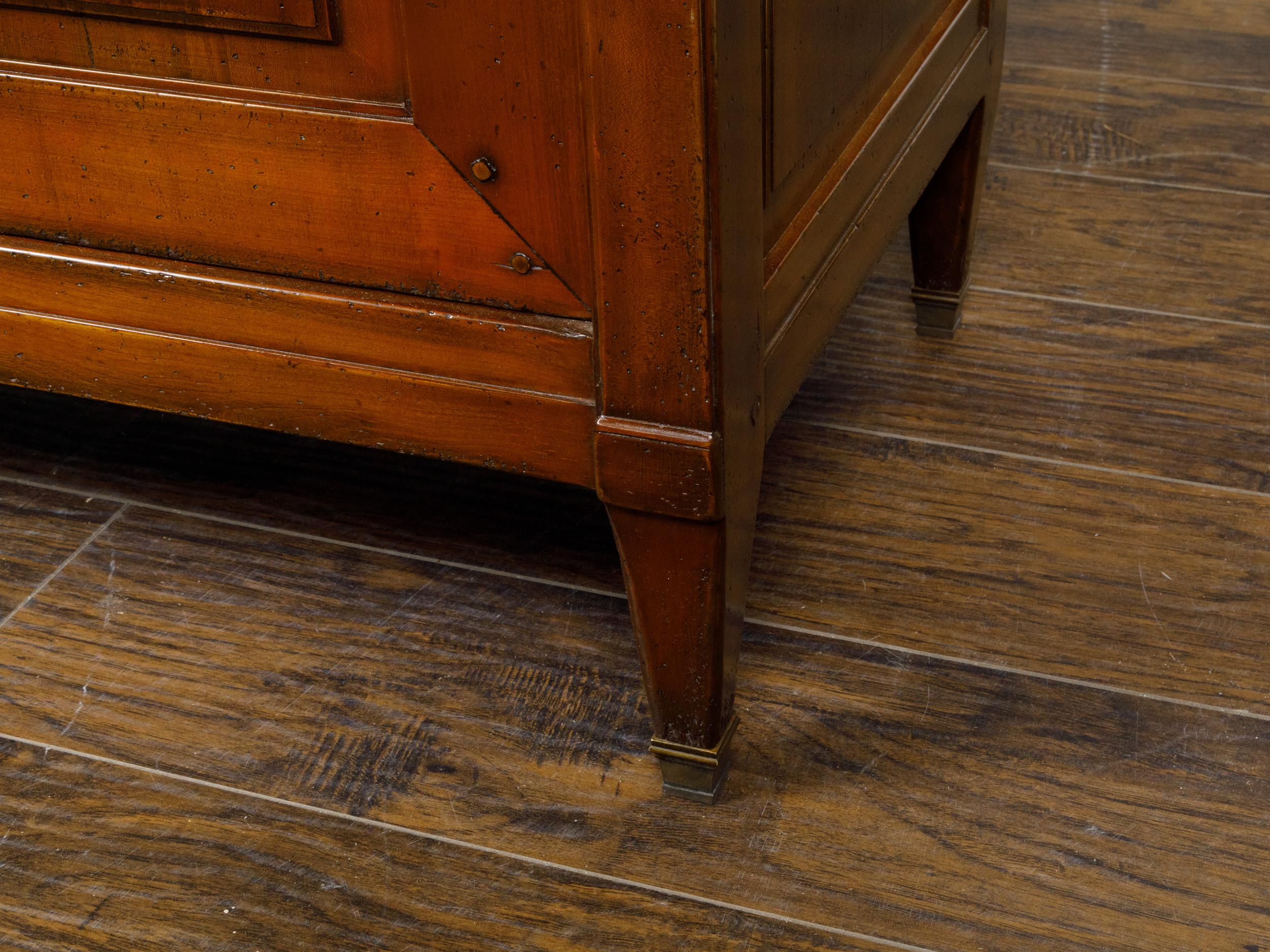 Enfilade francese del 1920 in noce con tre cassetti e tre ante, gambe affusolate in vendita 9