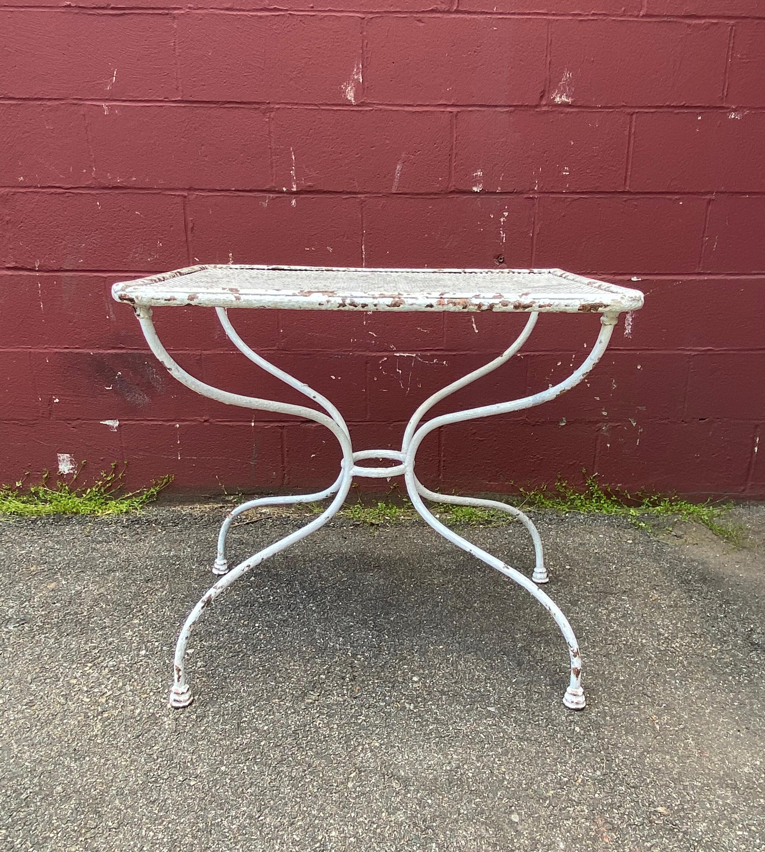 Early 20th Century French 1920s White Painted Bistro Table For Sale