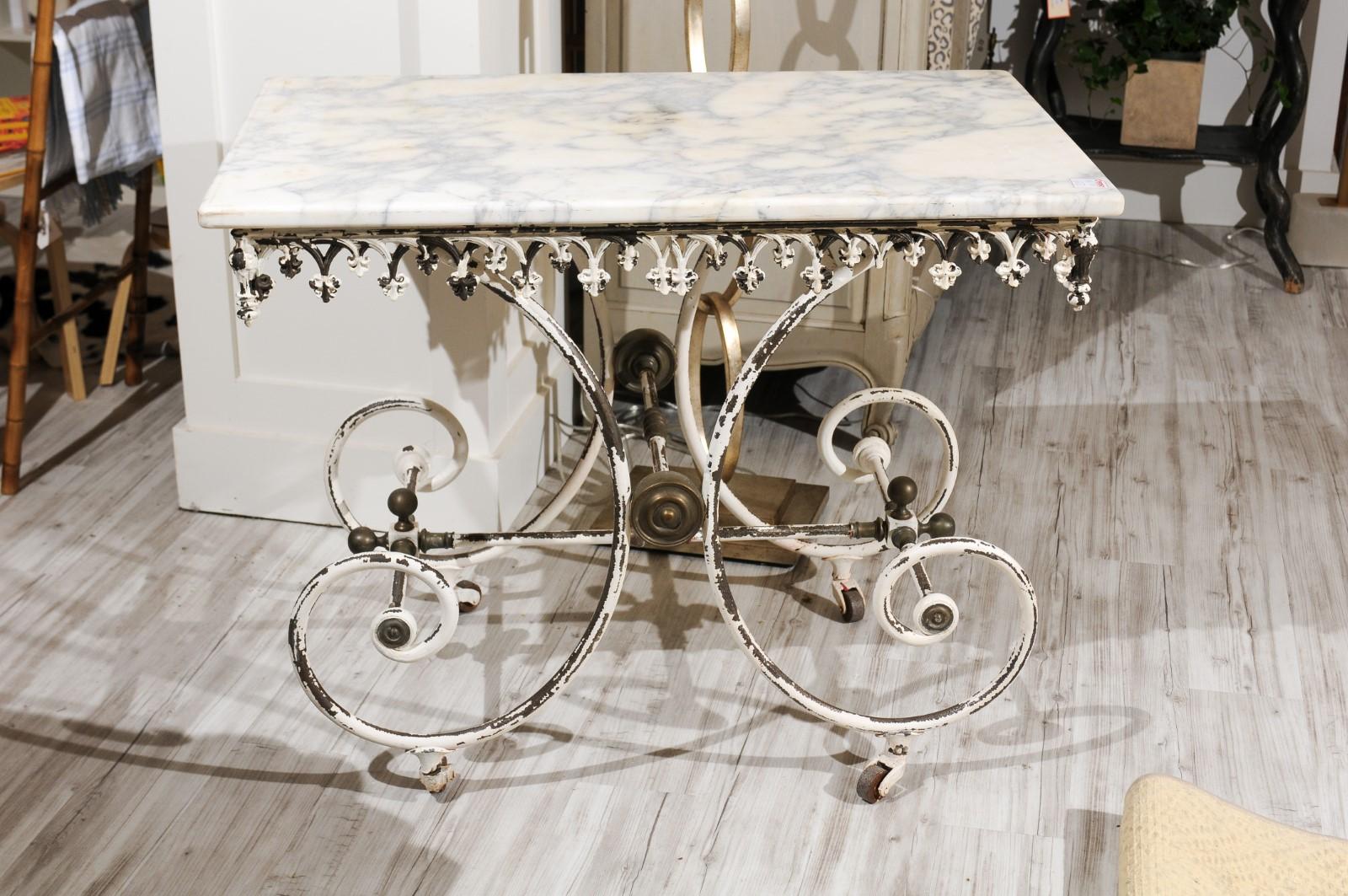 French 1920s White Painted Iron Pastry Table with Marble Top and Brass Accents 4