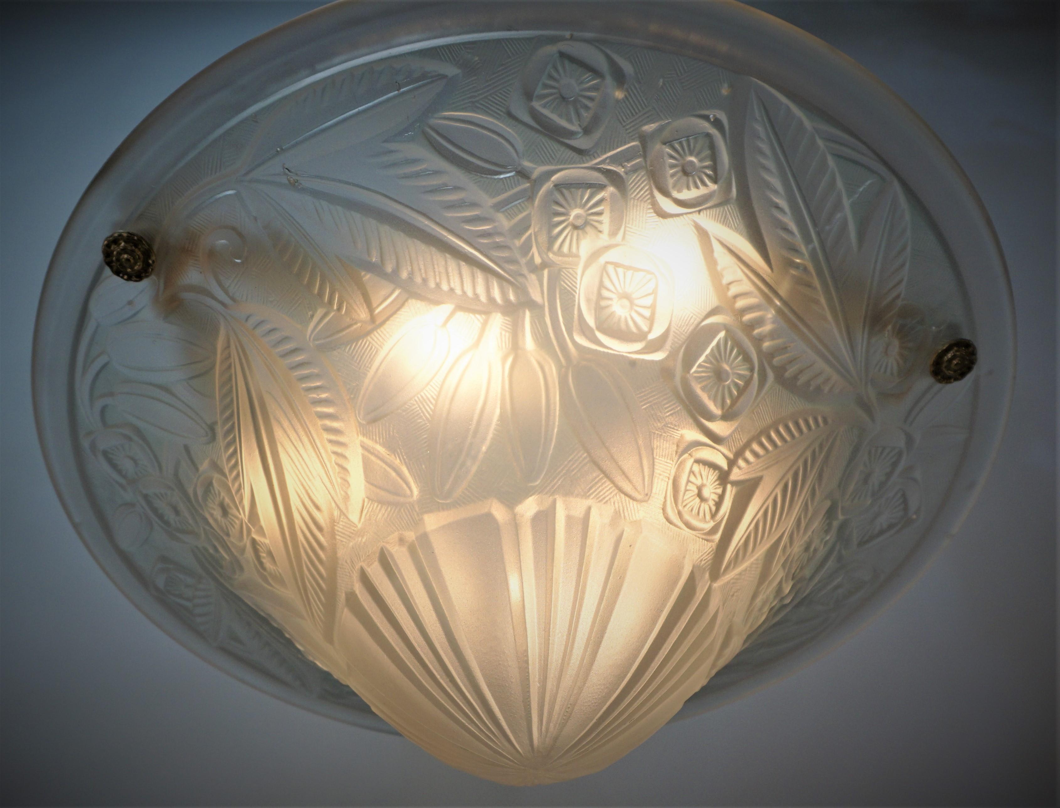 Early 20th Century French 1920's9 Art Deco Chandelier by Daum/Lorrain