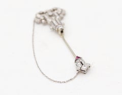 FRENCH 1925 Art-Deco Foldable Jabot In Platinum With VS Diamonds & Ruby