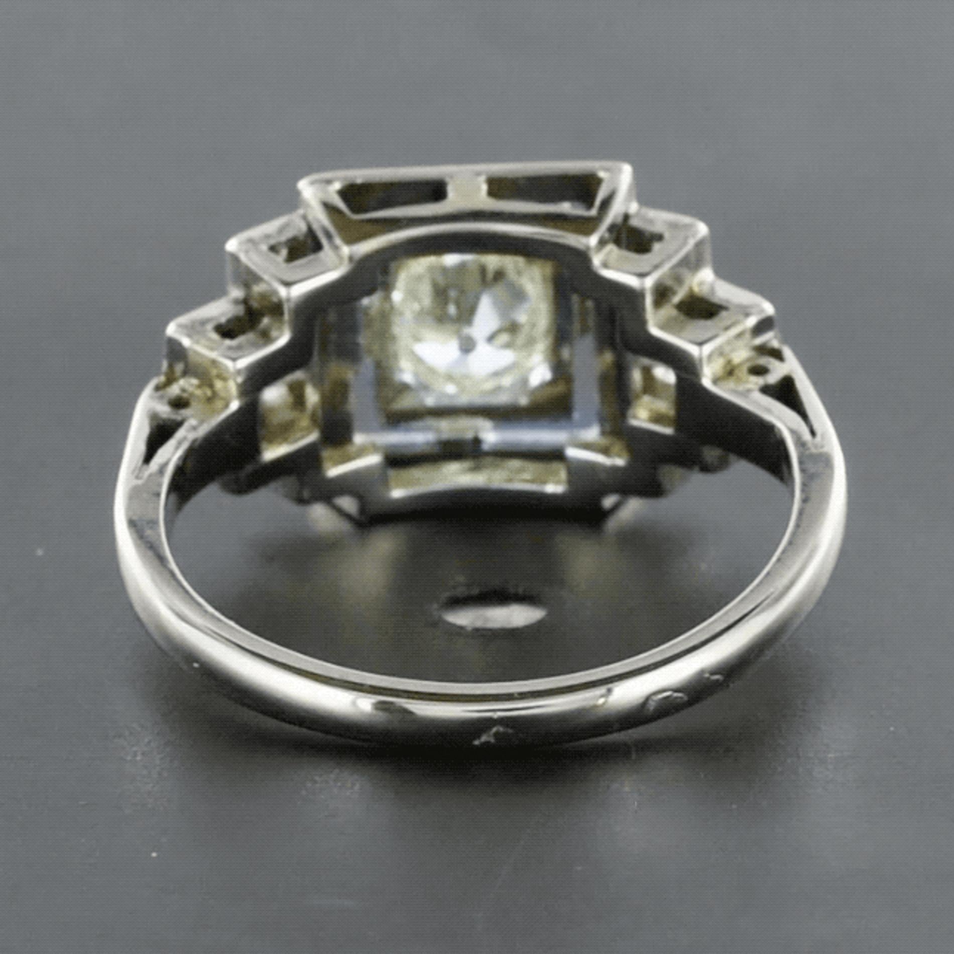French 1925 Art Deco Platinum 18 Karat White Gold Diamond Ring 2