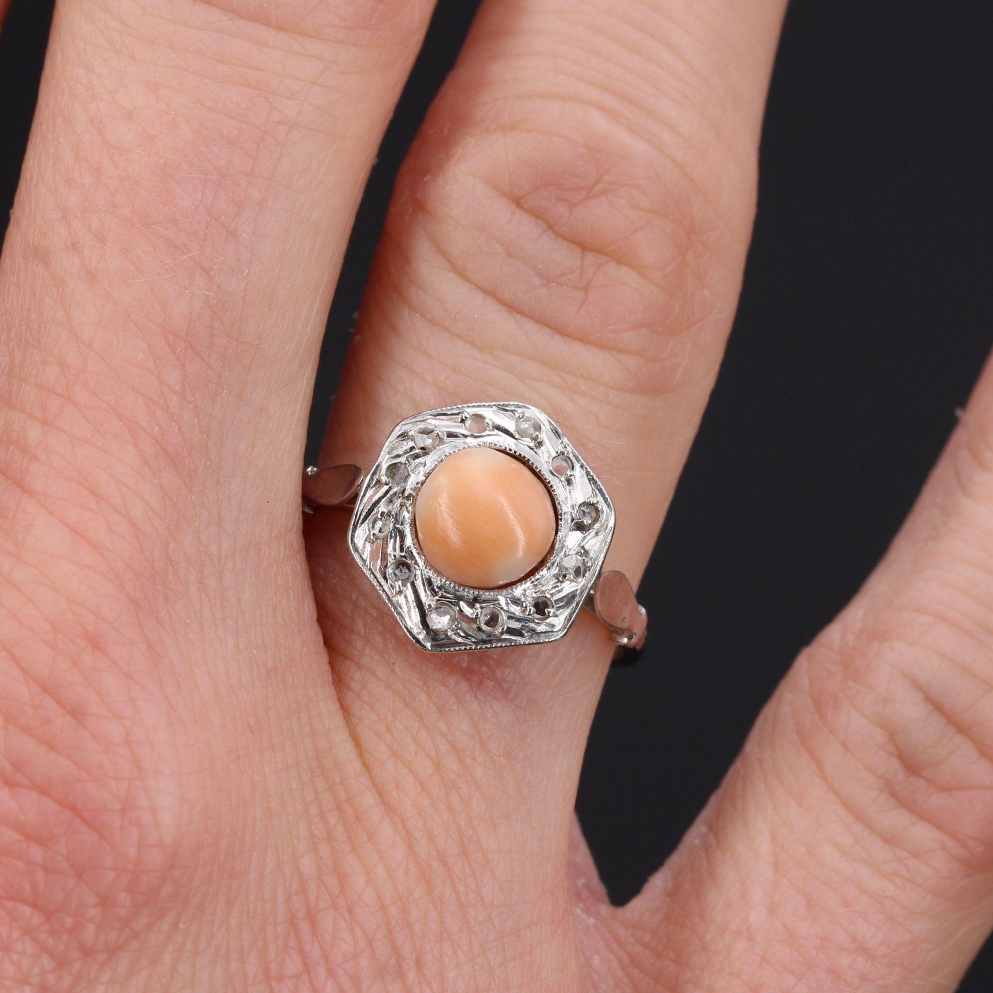 French 1925s Angel Skin Coral Diamonds 18 Karat White Gold Ring In Good Condition In Poitiers, FR