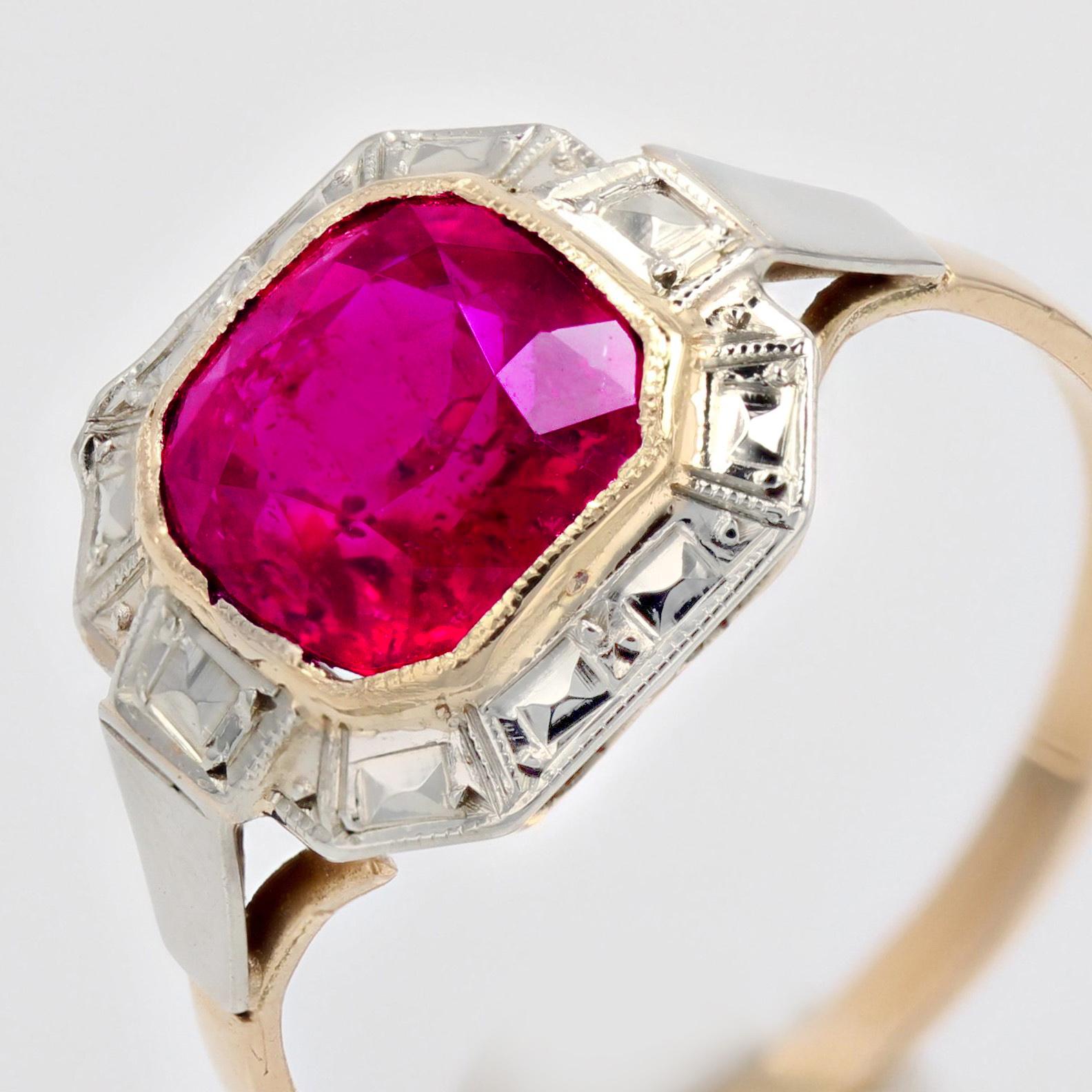 French 1925s Art Deco 2.30 Carats Ruby 18 Karat White and Yellow Gold Ring For Sale 5