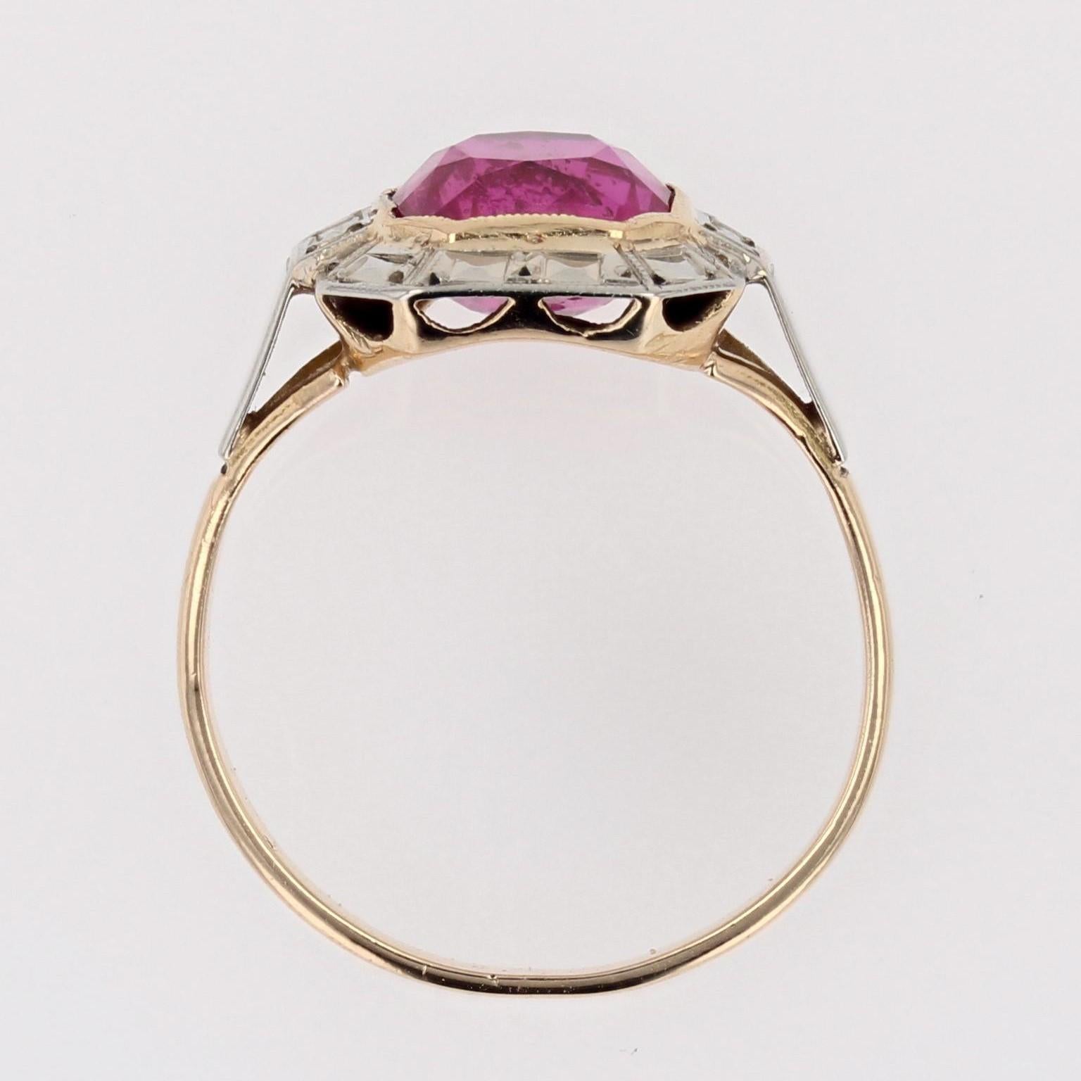 French 1925s Art Deco 2.30 Carats Ruby 18 Karat White and Yellow Gold Ring For Sale 10