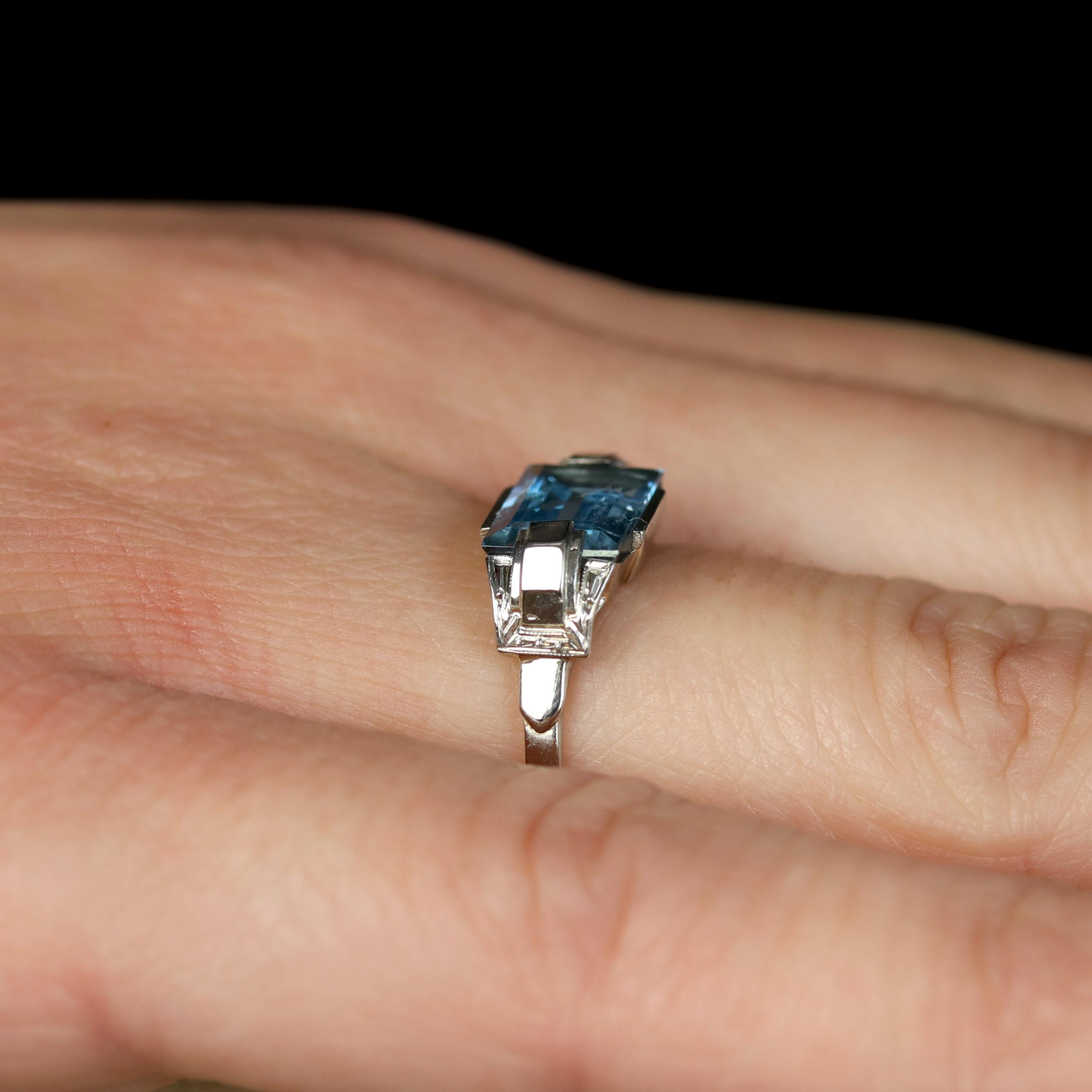 Anello francese Art Déco del 1925 con acquamarina in oro bianco 18 carati in vendita 7