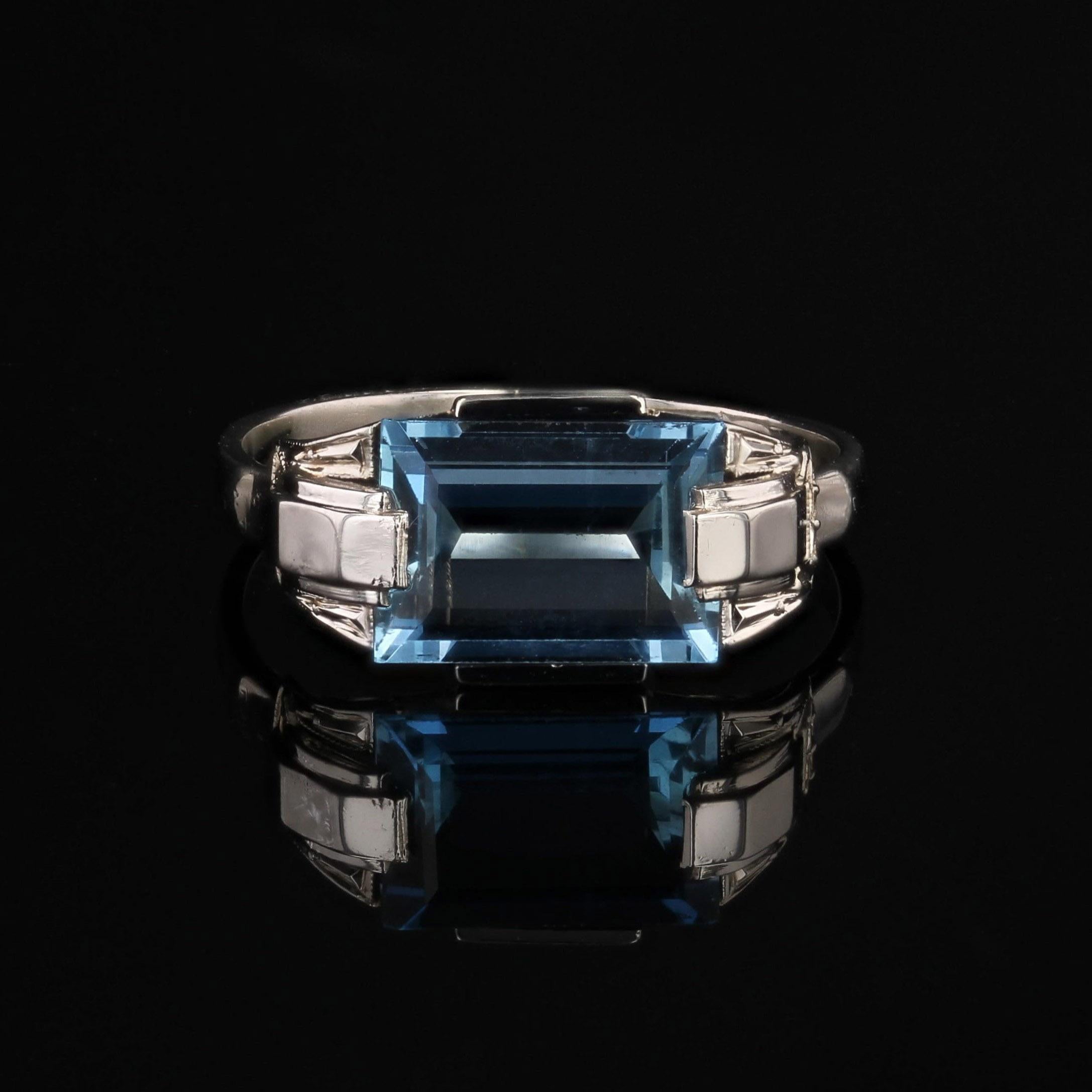 Donna Anello francese Art Déco del 1925 con acquamarina in oro bianco 18 carati in vendita