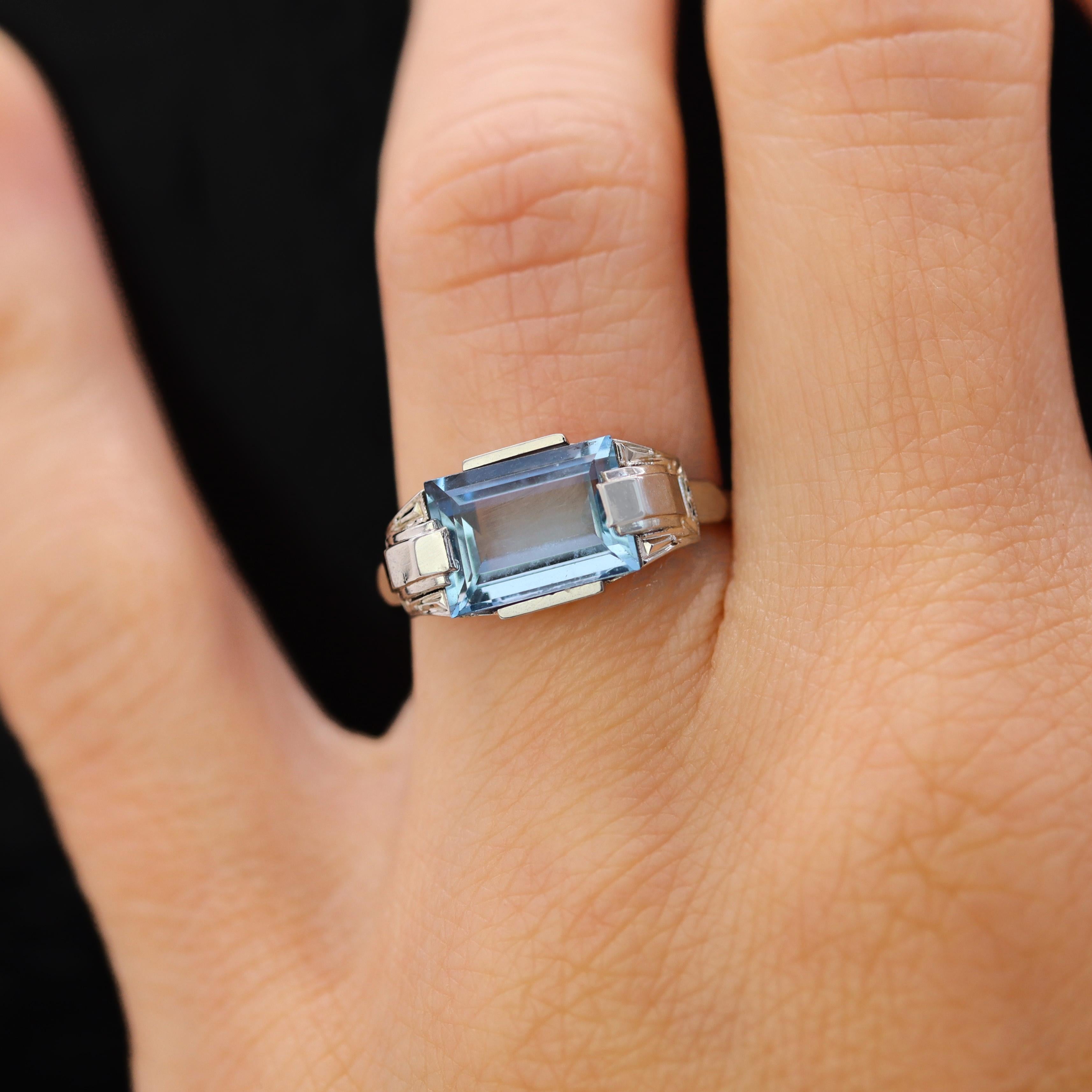 Anello francese Art Déco del 1925 con acquamarina in oro bianco 18 carati in vendita 1