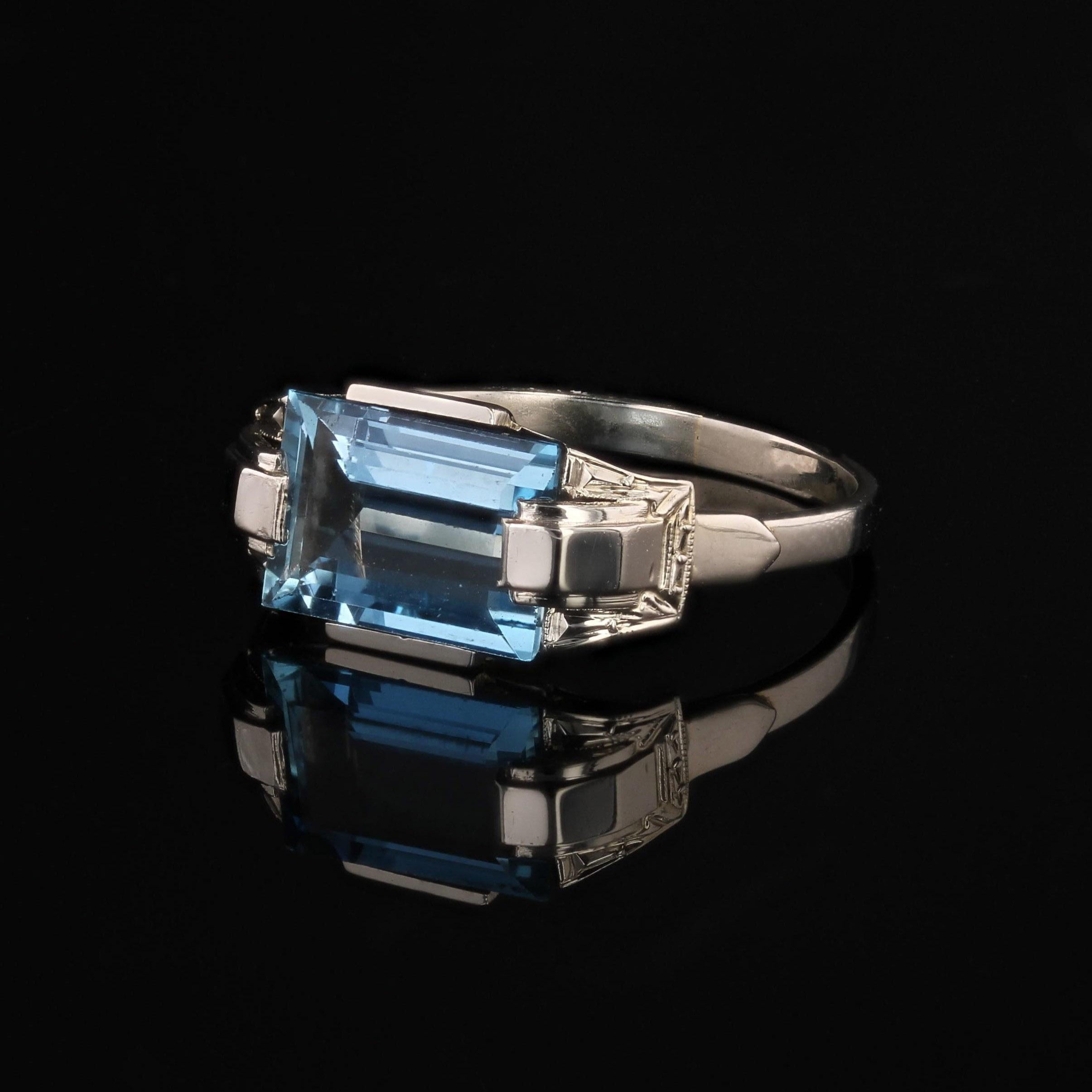 Anello francese Art Déco del 1925 con acquamarina in oro bianco 18 carati in vendita 2