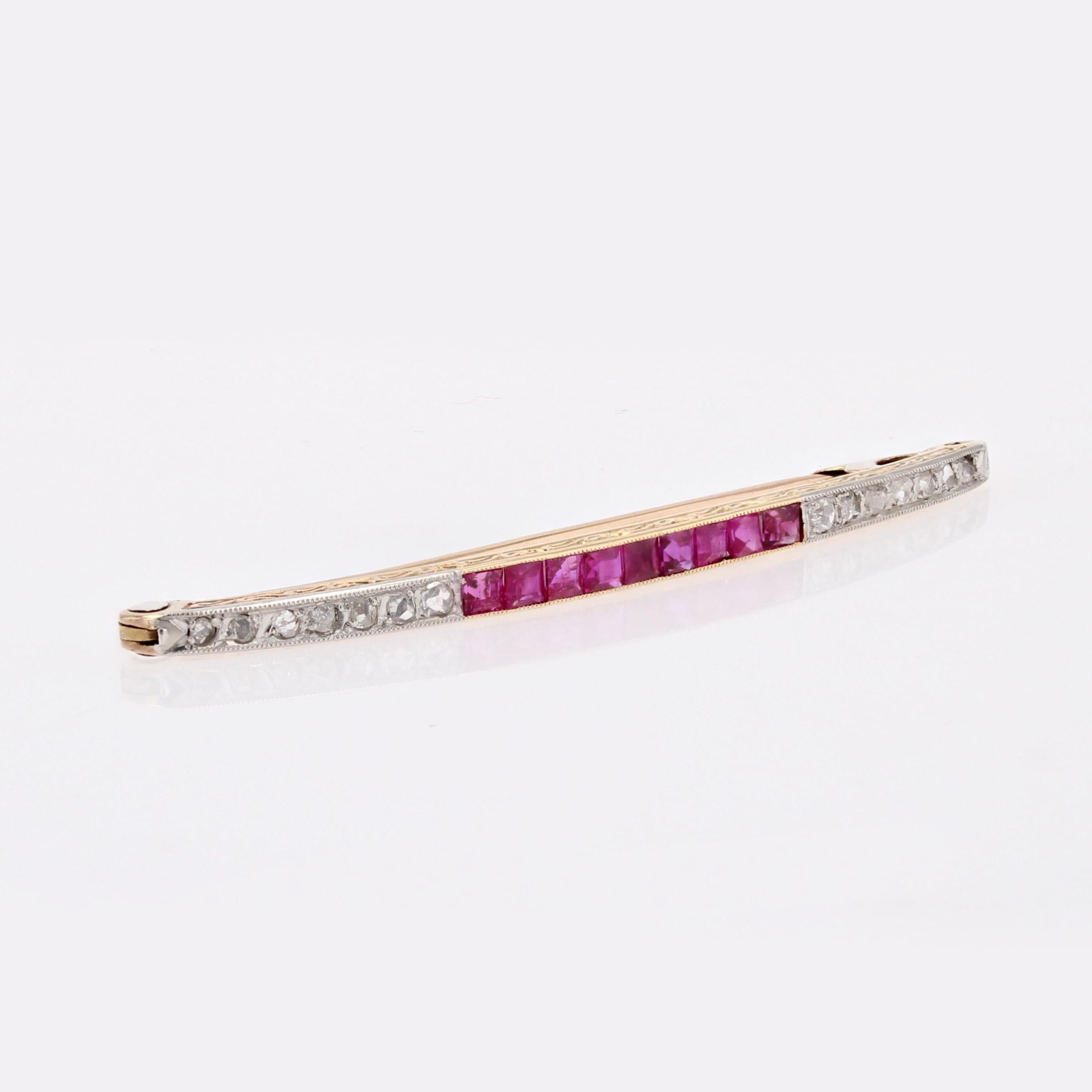 French 1925s Art Deco Diamonds 18 Karat Yellow Gold Line Brooch For Sale 1