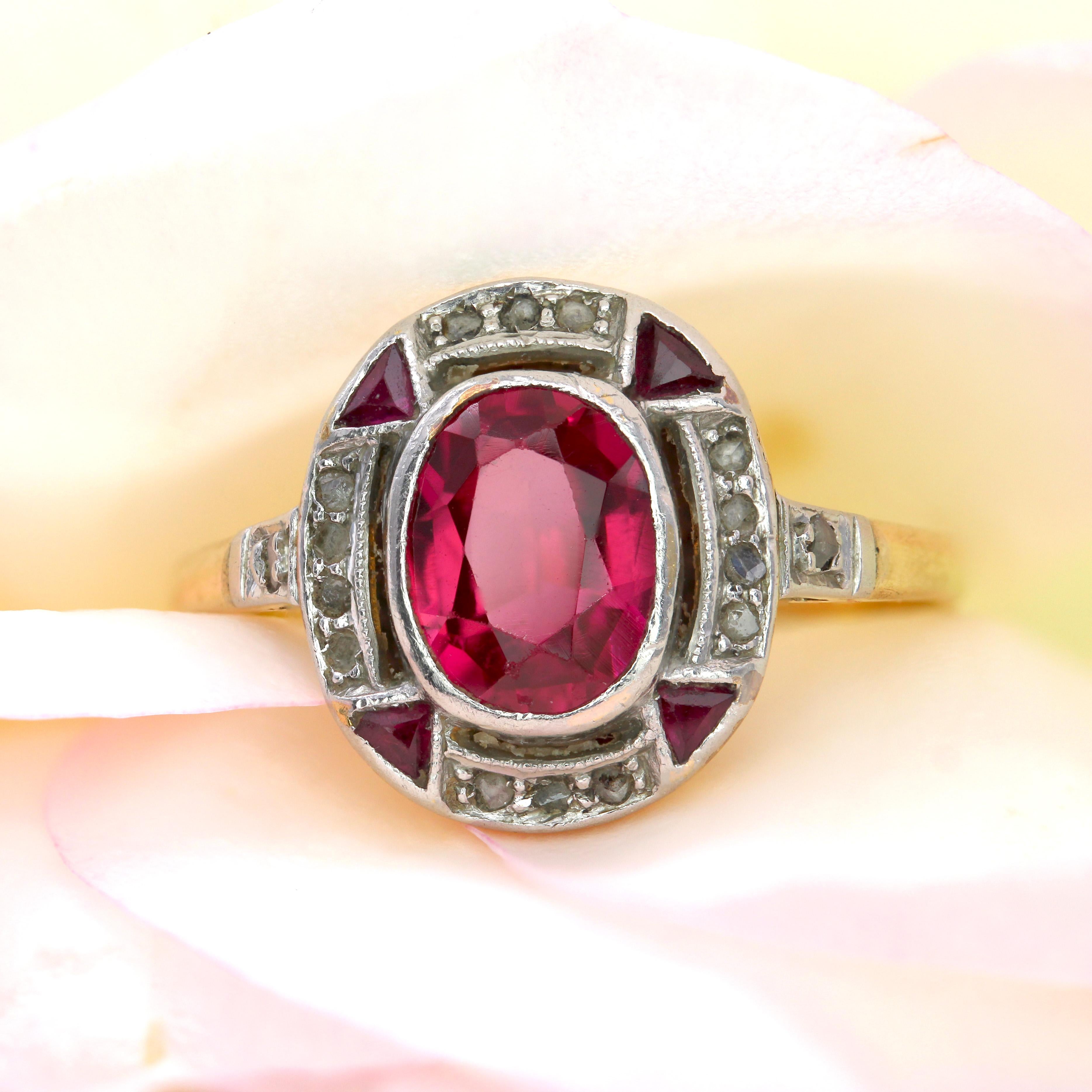 Art Déco French 1925s Art Deco Diamonds Verneuil Ruby 18 Karat Yellow Gold Ring in vendita