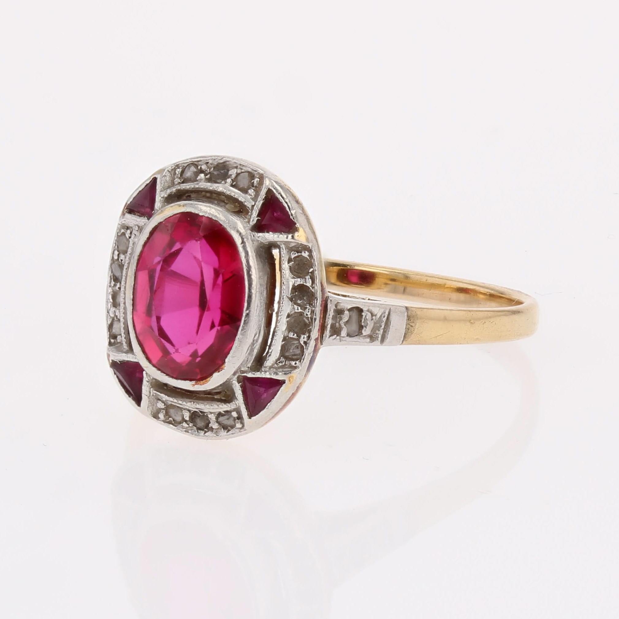 Taglio ovale French 1925s Art Deco Diamonds Verneuil Ruby 18 Karat Yellow Gold Ring in vendita