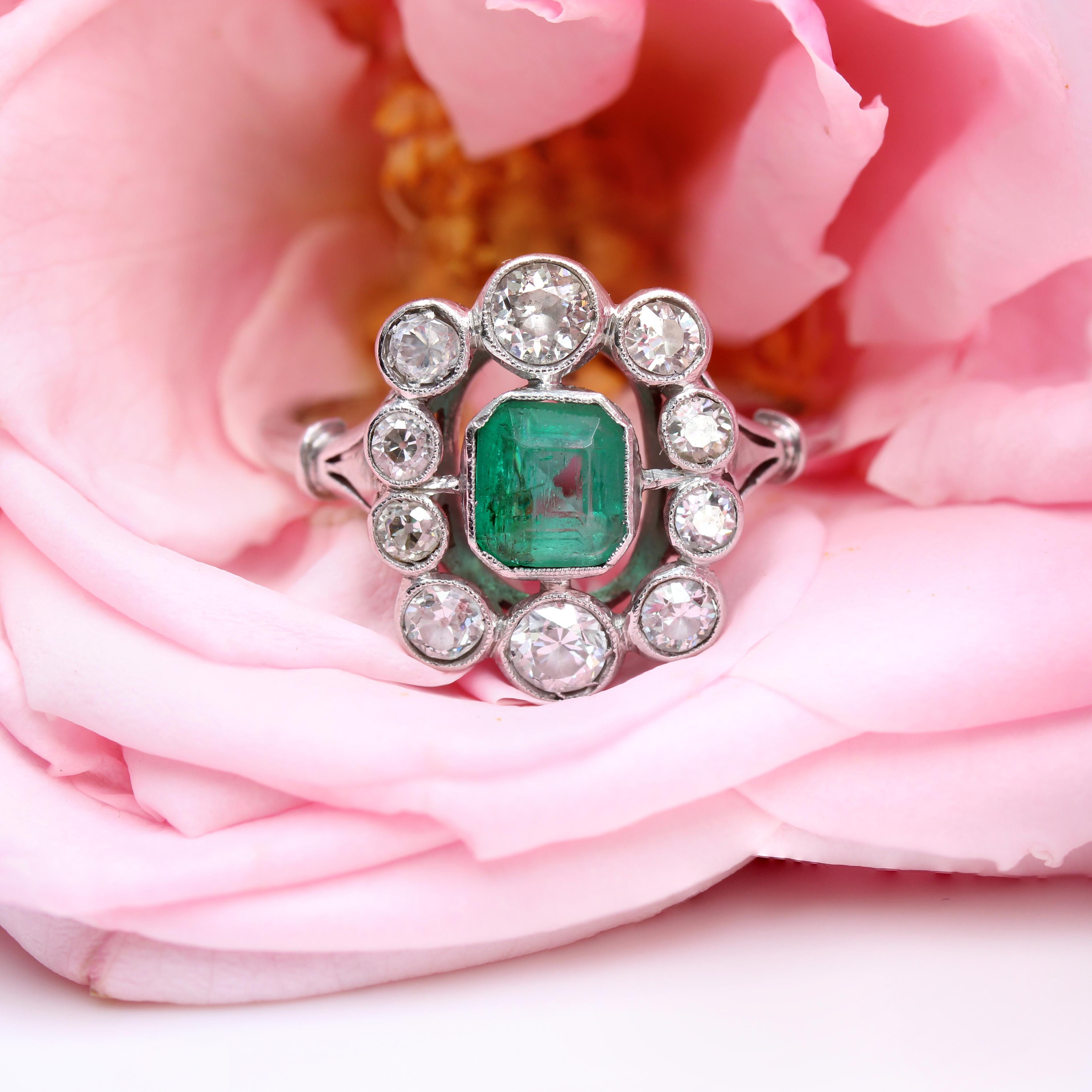 Emerald Cut French 1925s Art Deco Emerald Diamonds Platinum Daisy Ring For Sale