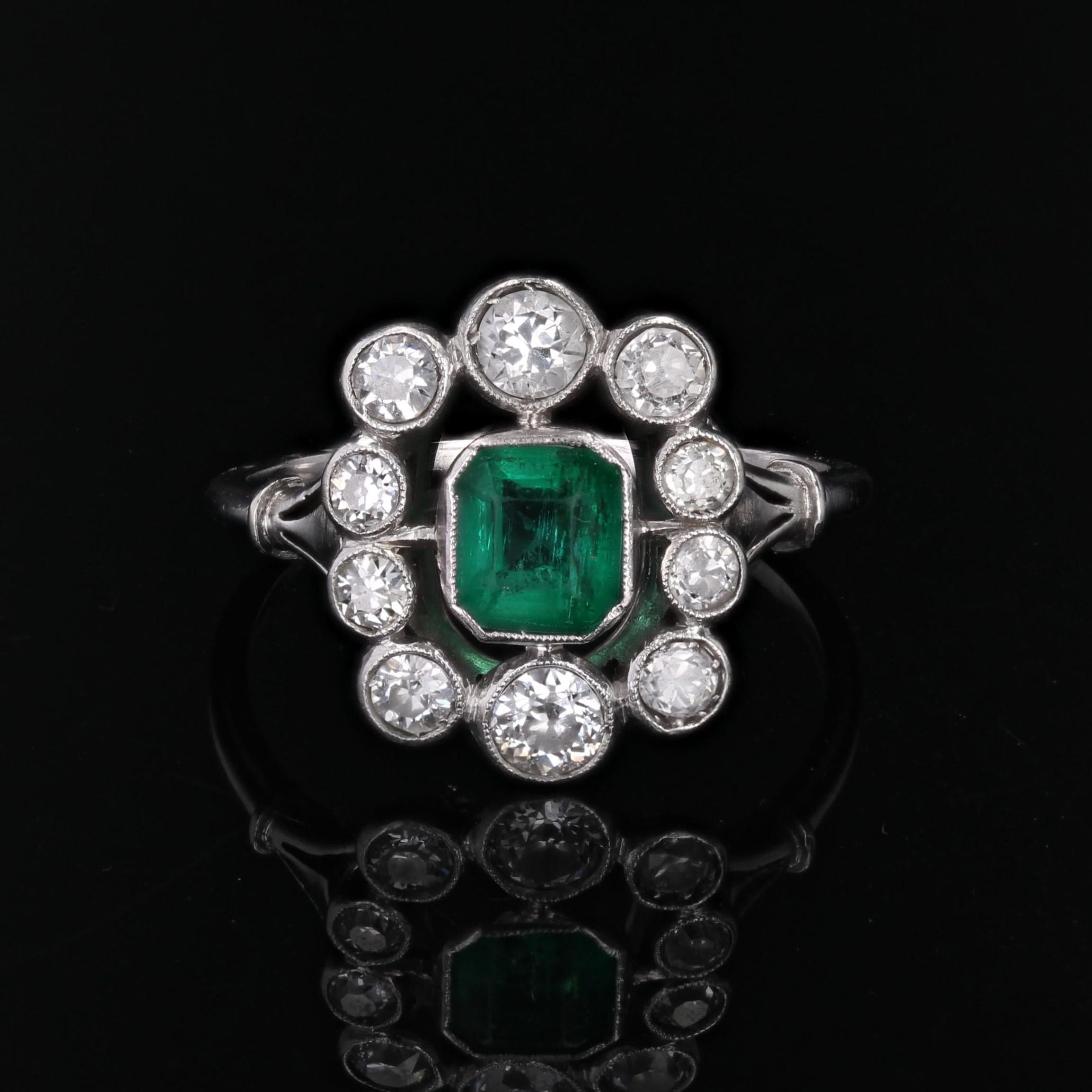 Women's French 1925s Art Deco Emerald Diamonds Platinum Daisy Ring For Sale