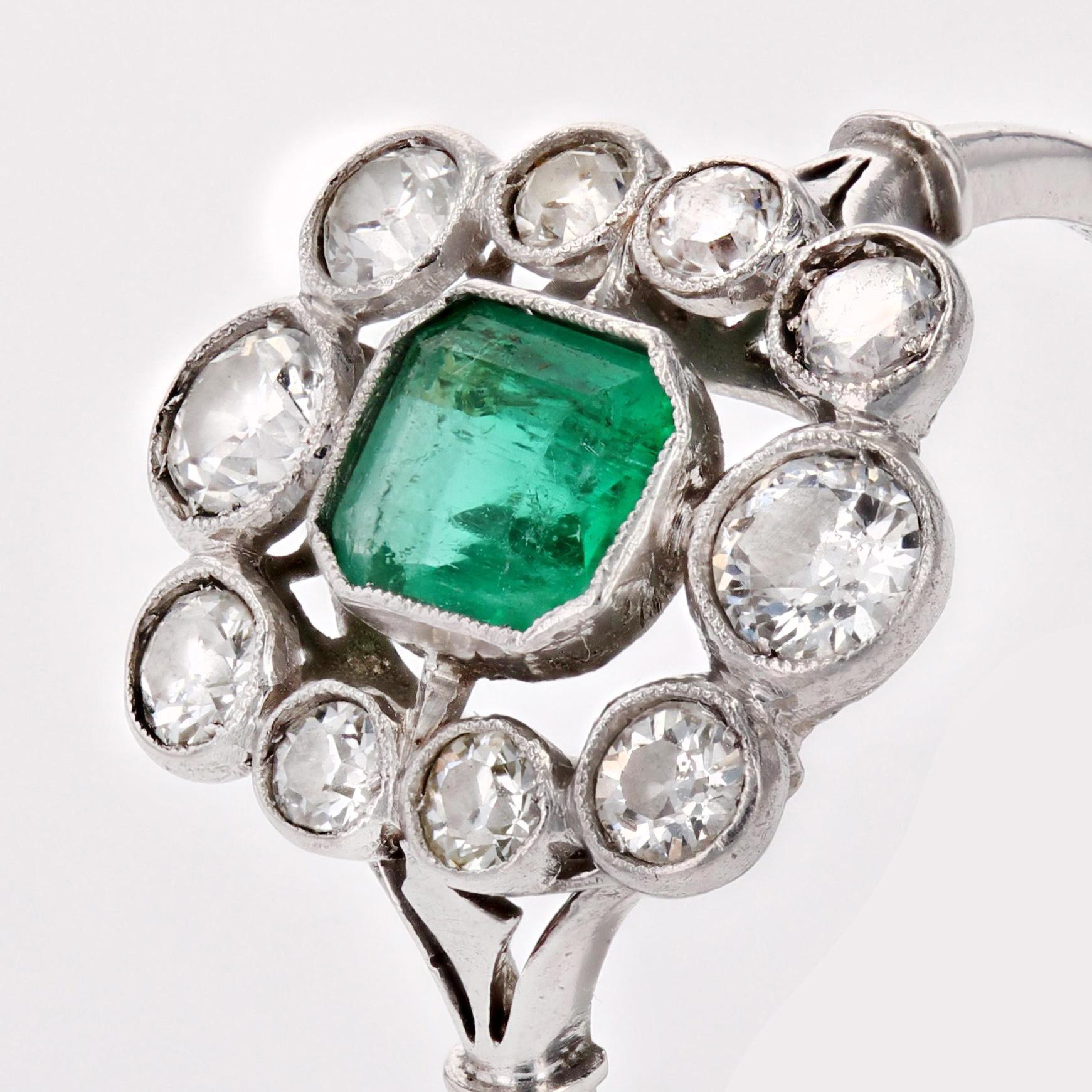 French 1925s Art Deco Emerald Diamonds Platinum Daisy Ring For Sale 4