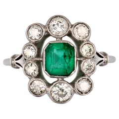 French 1925s Art Deco Emerald Diamonds Platinum Daisy Ring
