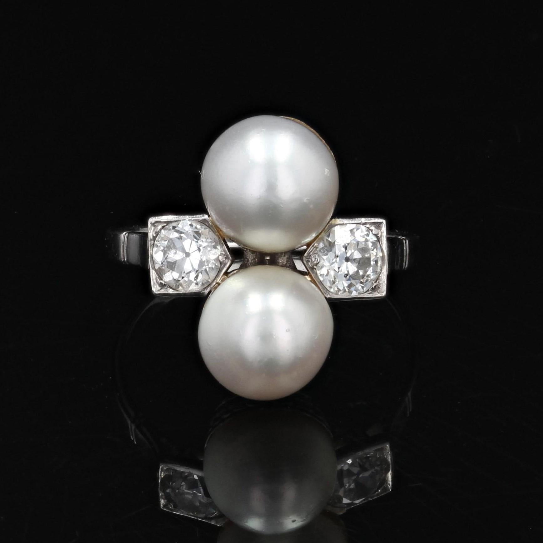 French 1925s Art Deco Fine Pearl Diamond Platinum You and Me Ring In Good Condition For Sale In Poitiers, FR