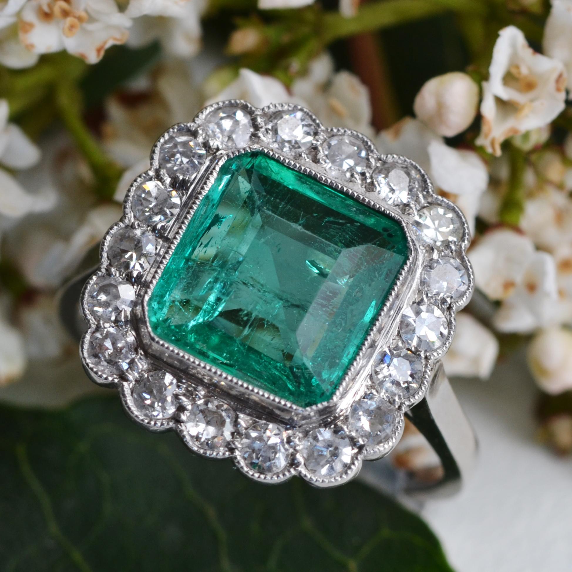 French 1925s Art Deco Insignificant Colombian Emerald Diamond Platinum Ring For Sale 7
