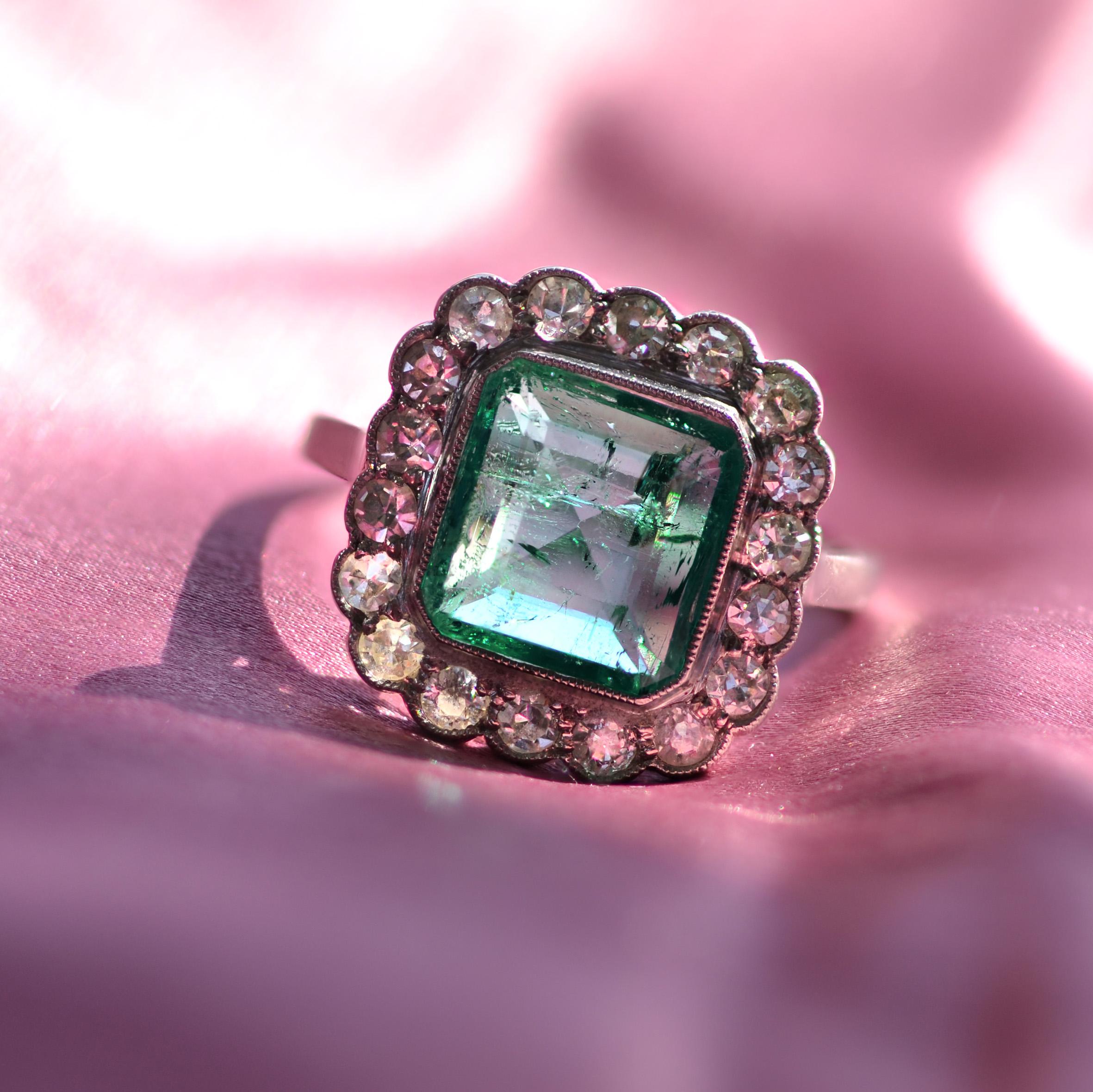 French 1925s Art Deco Insignificant Colombian Emerald Diamond Platinum Ring For Sale 6