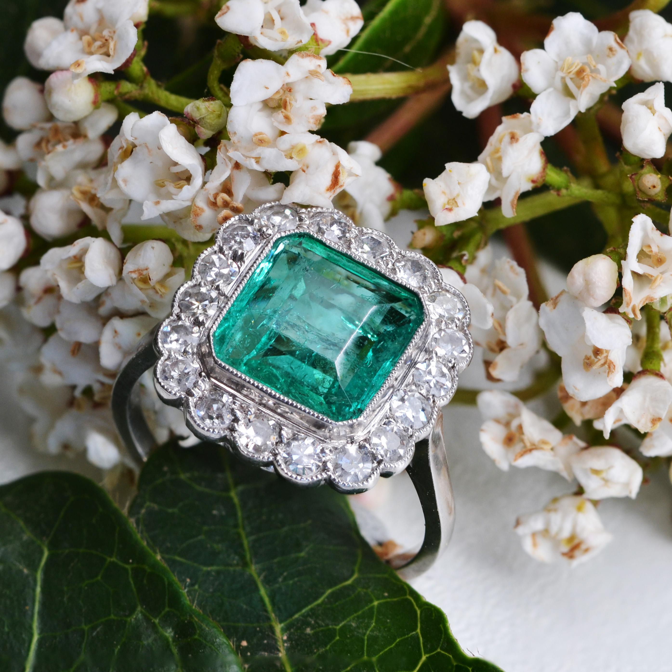 French 1925s Art Deco Insignificant Colombian Emerald Diamond Platinum Ring For Sale 8