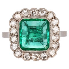 Antique French 1925s Art Deco Insignificant Colombian Emerald Diamond Platinum Ring