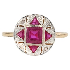 French, 1925s, Art Deco Ruby Diamonds 18 Karat Yellow Gold Platinum Ring