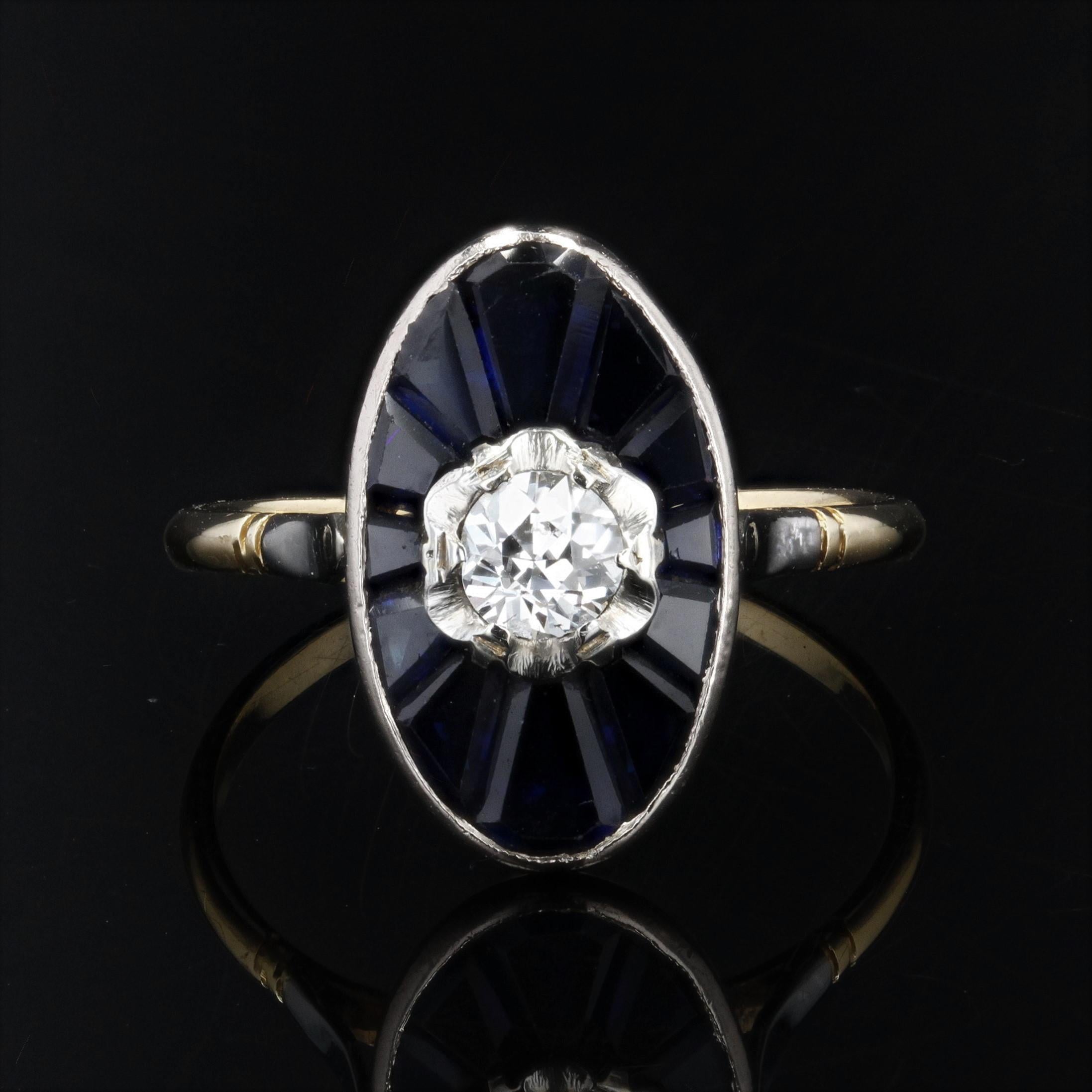 Taille brillant Bague Art déco française en forme de bouchon en or jaune 18 carats avec saphirs et diamants, années 1925 en vente