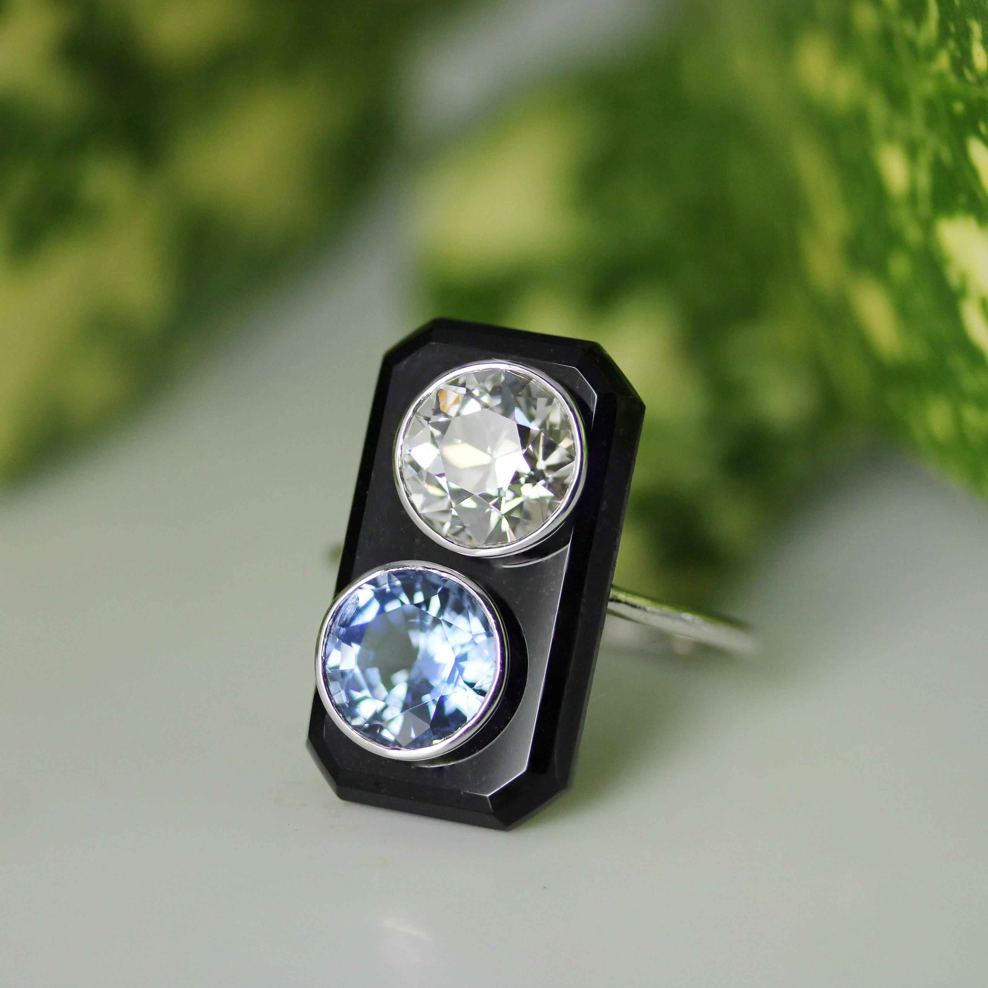 French 1925s Art Deco Sapphire Diamond Onyx Platinum Ring For Sale 4