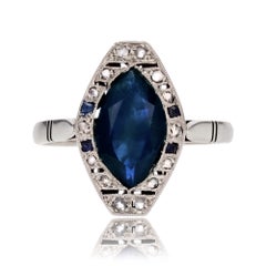 French 1925s Art Deco Sapphire Diamonds 18 Karat White Gold Shuttle Ring