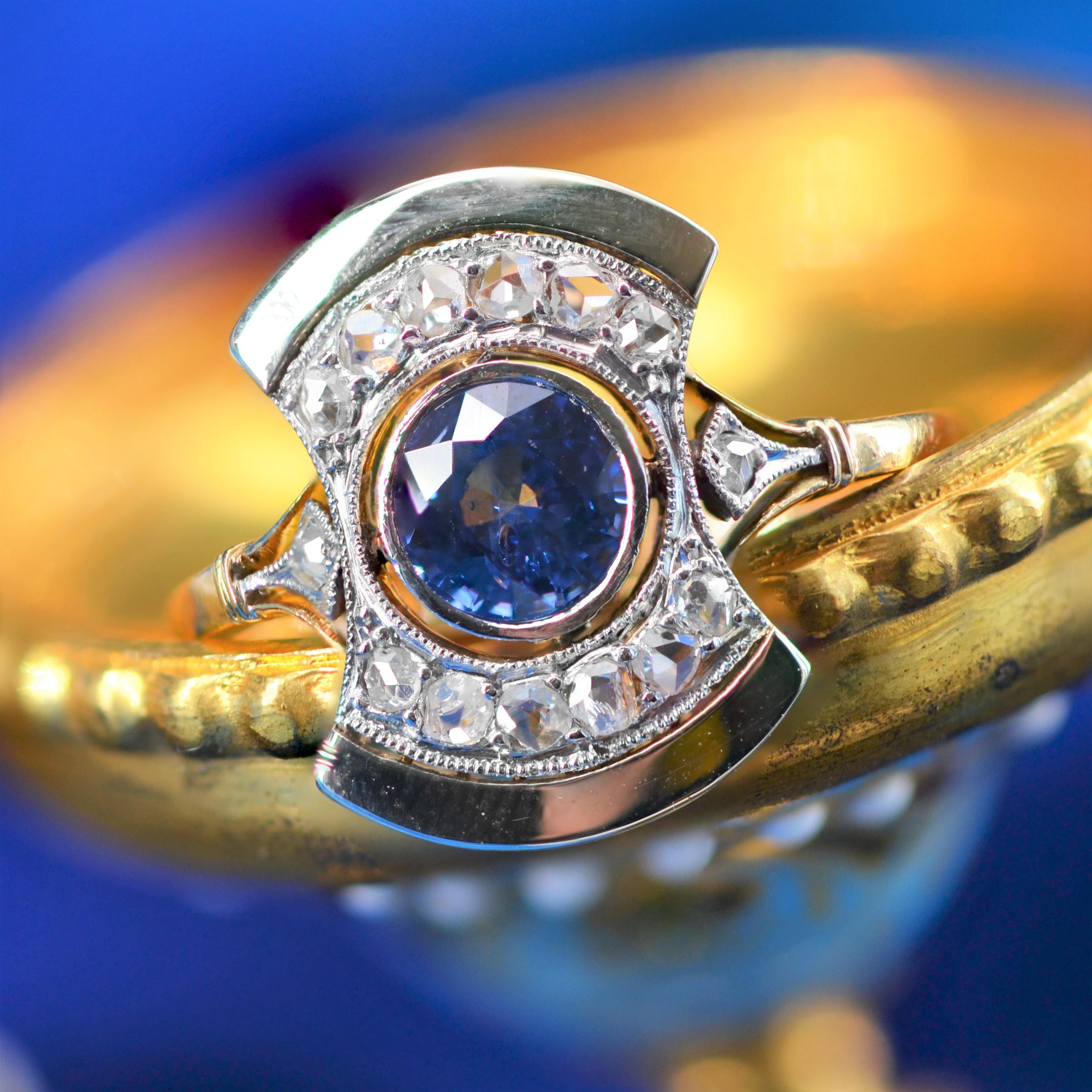 Round Cut French, 1925s, Art Deco Sapphire Diamonds 18 Karat Yellow Gold Ring For Sale