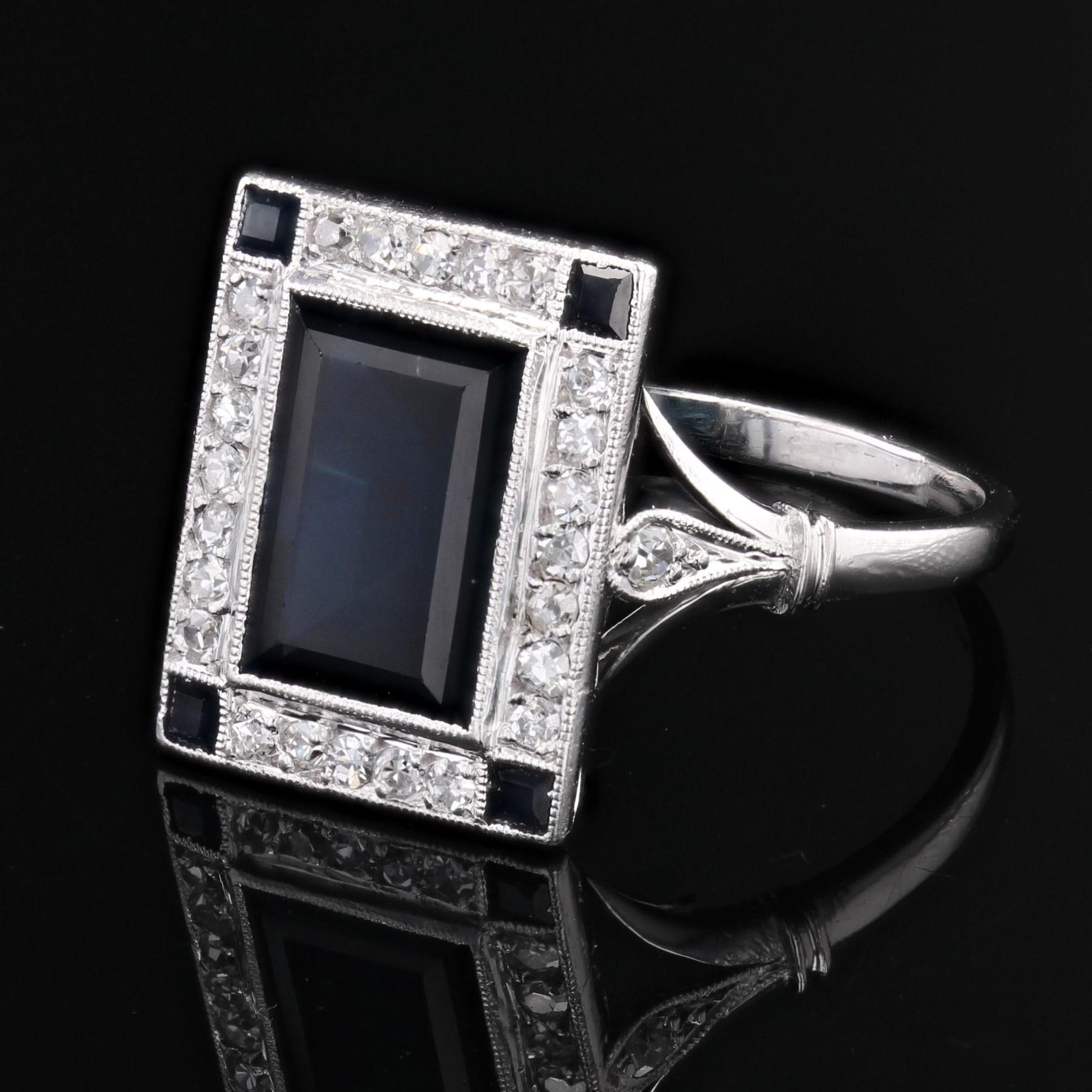 Bague rectangulaire Art déco française des années 1925, saphirs, diamants et platine en vente 2